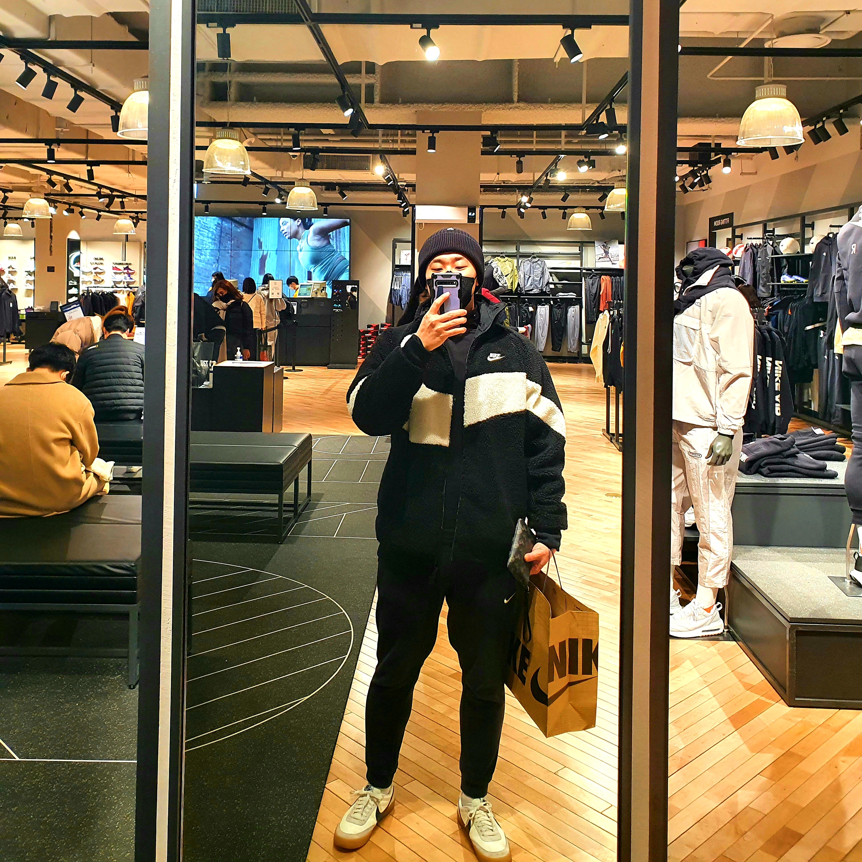 Nike Big Swoosh Full Zip Jacket Black Sail, Nike NRG ACG Cuffed Beanie Black 착용 스타일