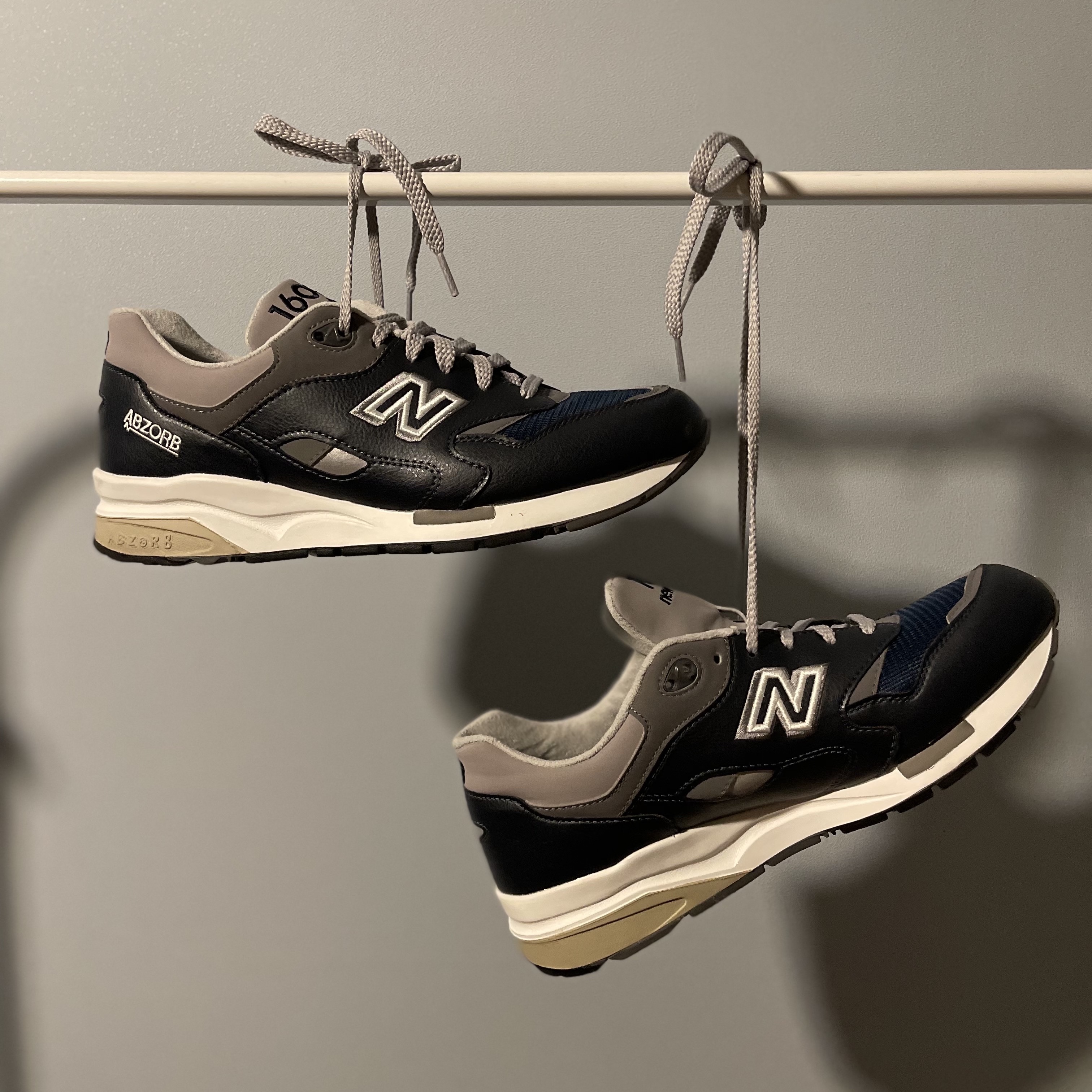 New Balance 1600 Legacy Navy 착용 스타일