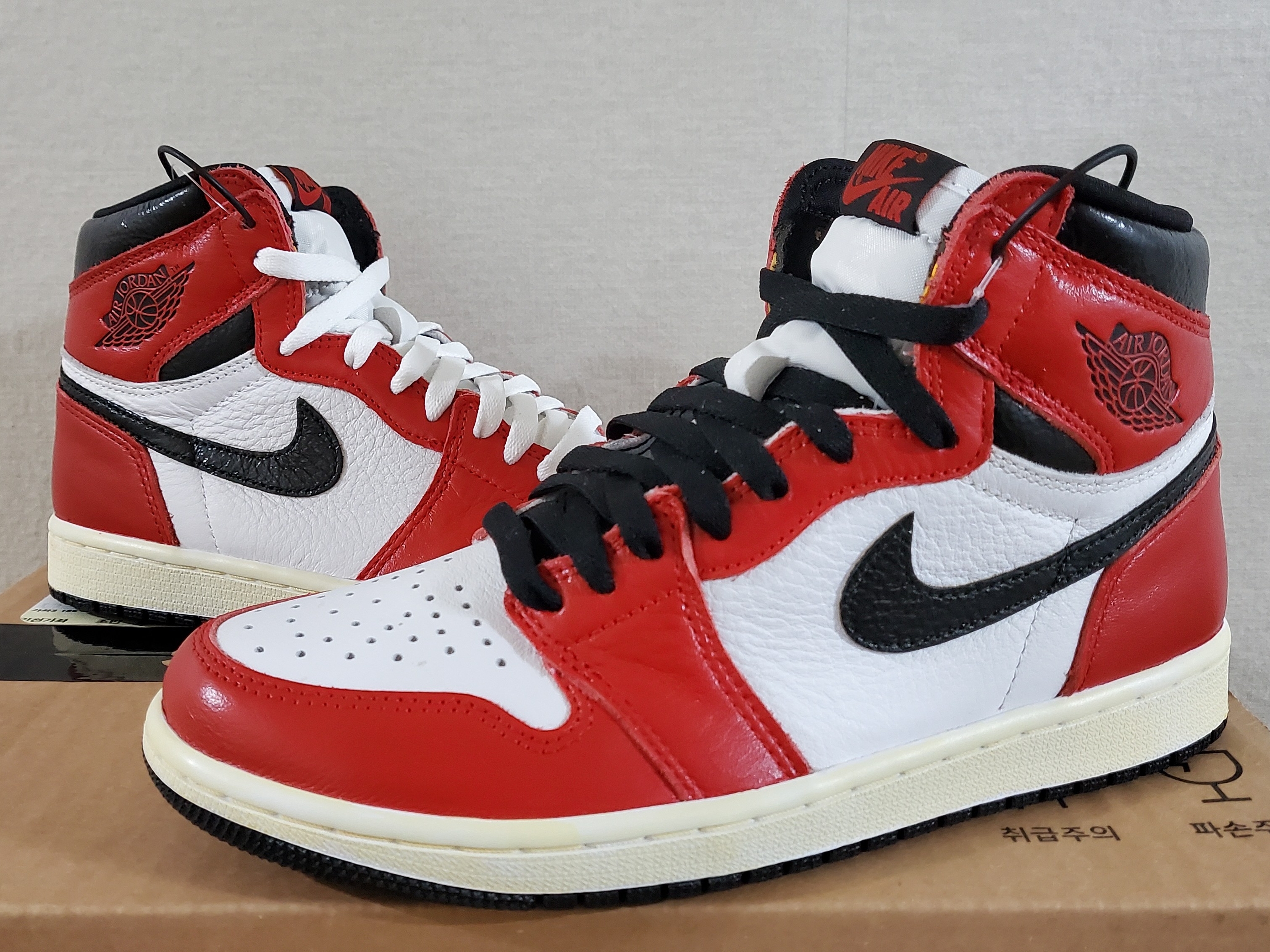Jordan 1 Retro High OG Chicago 2015, Jordan 1 Retro High OG Light Fusion Red 착용 스타일
