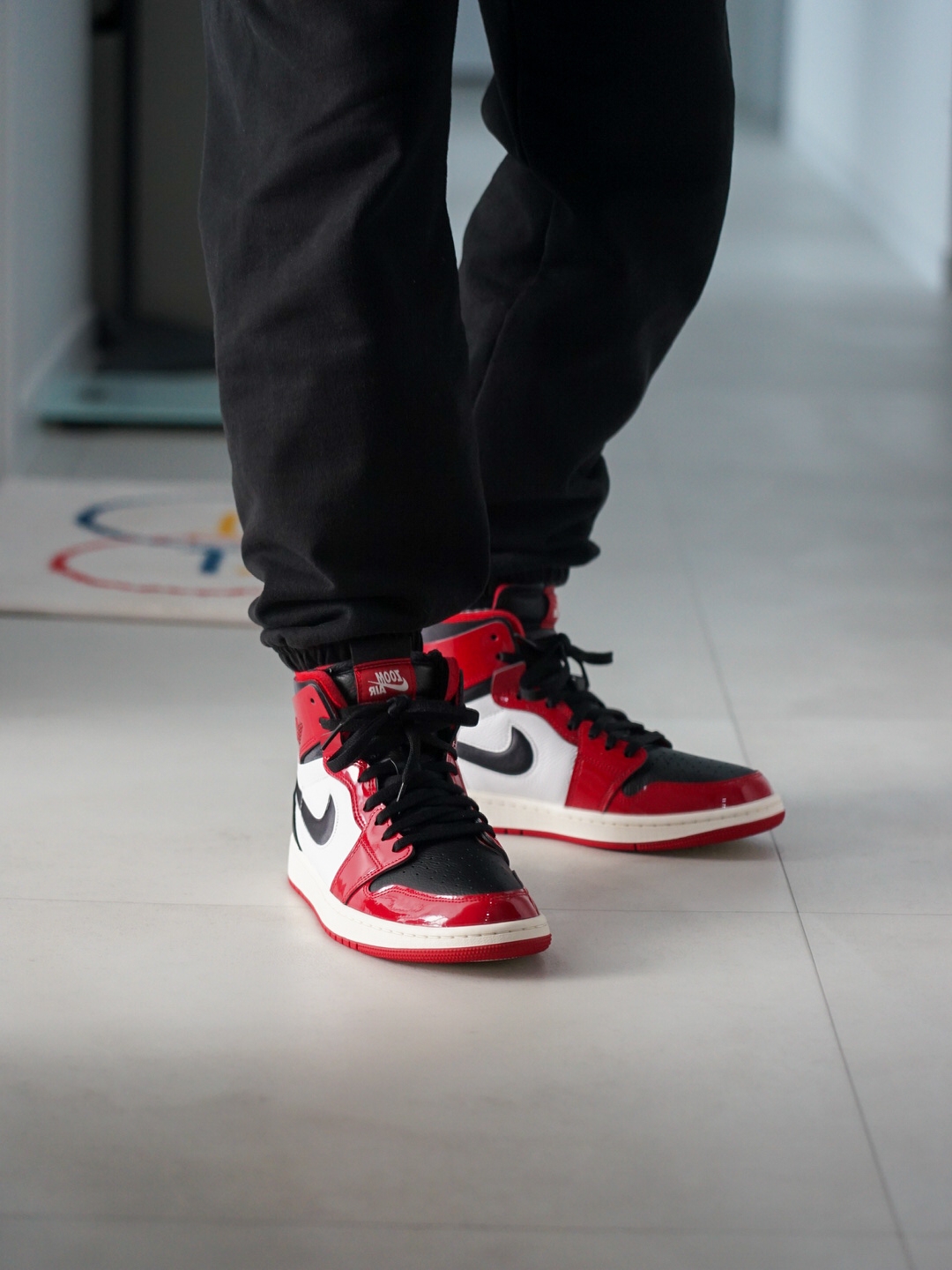 (W) Jordan 1 Zoom Air CMFT Gym Red Black 착용 스타일 - 2