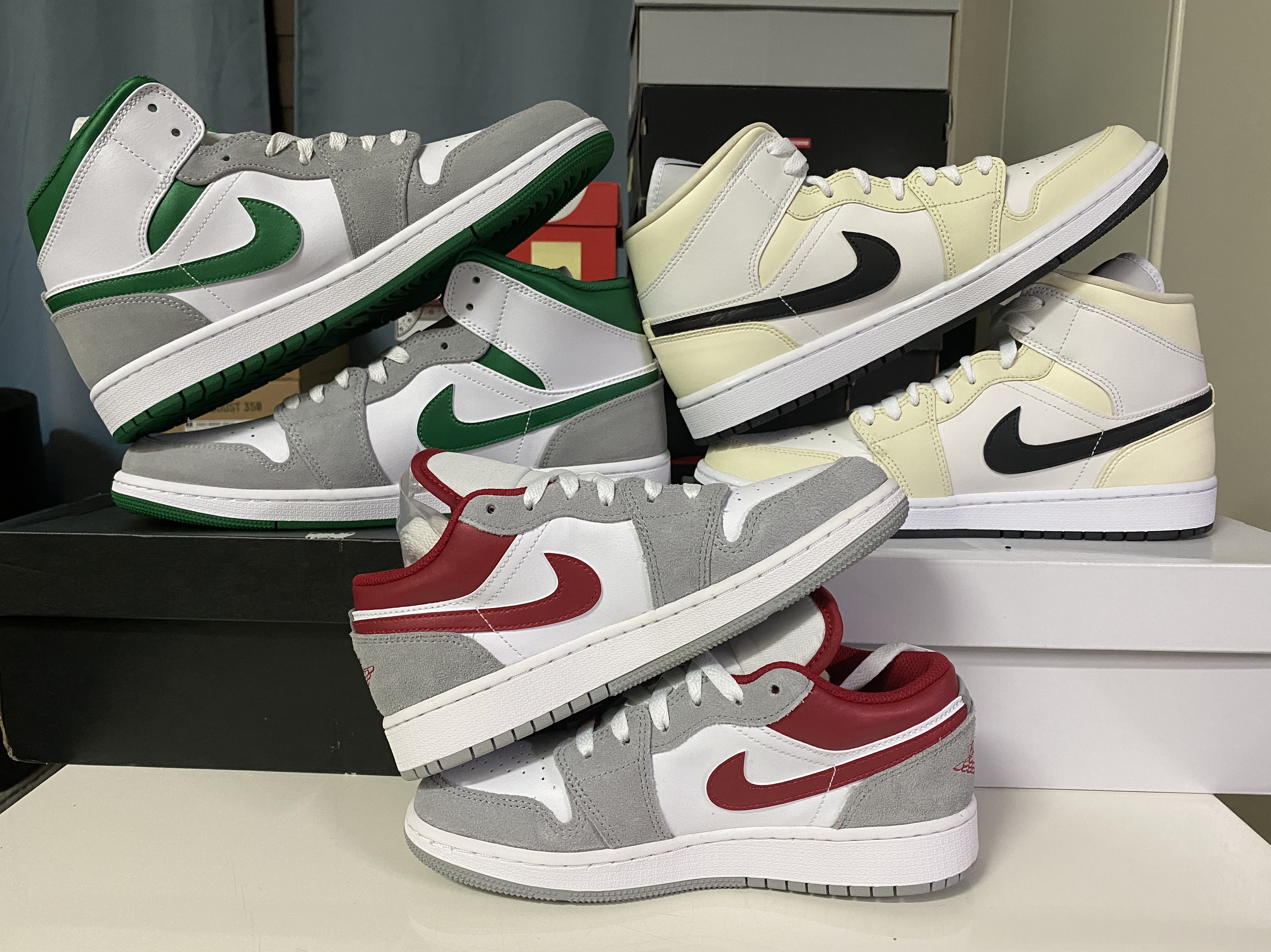 (GS) Jordan 1 Low SE Light Smoke Grey Gym Red, Jordan 1 Mid SE Pine Green Light Smoke Grey 착용 스타일 - 3