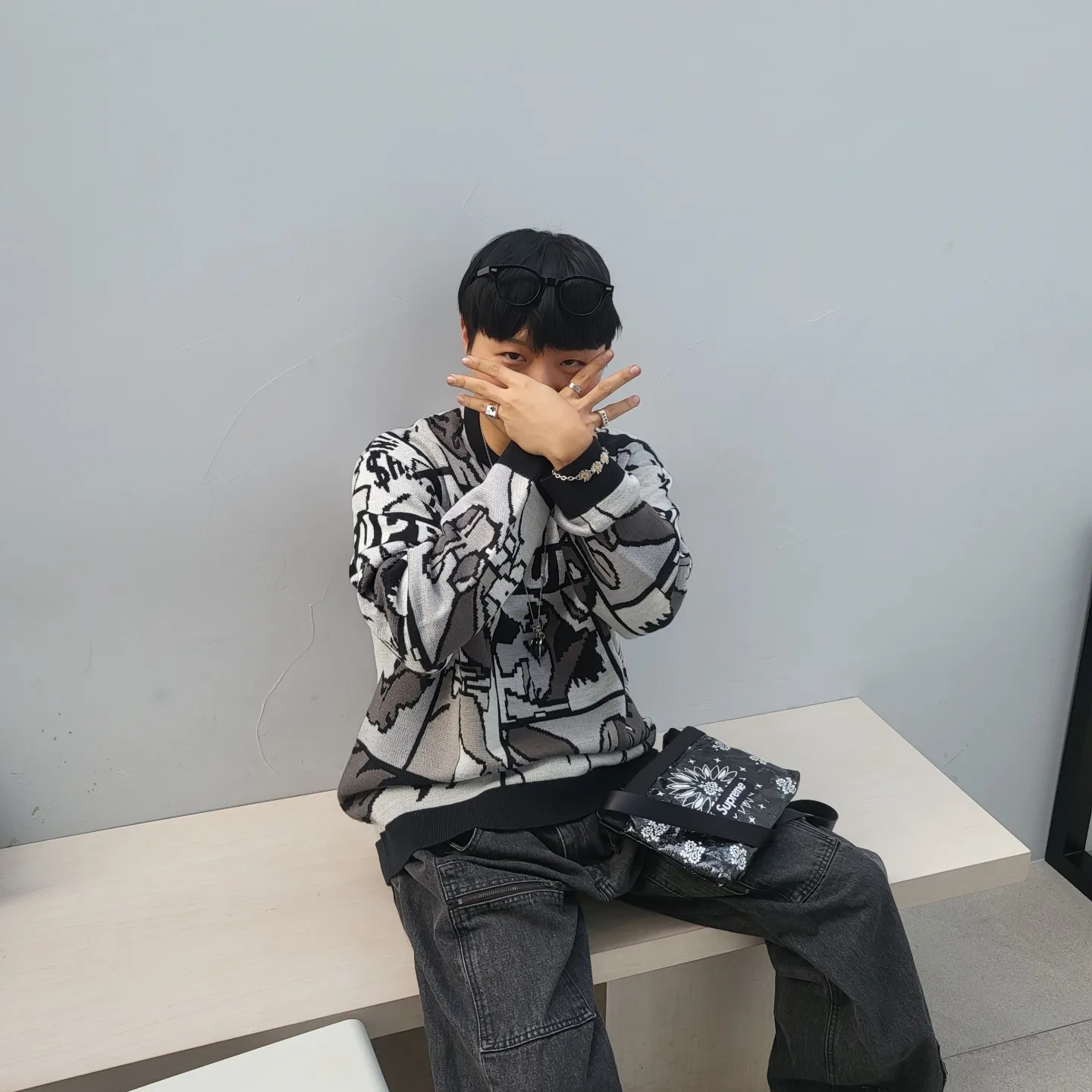 Supreme Cartoon Sweater Black - 20SS, Nike SB Dunk Low Pro Safari 착용 스타일 - 5