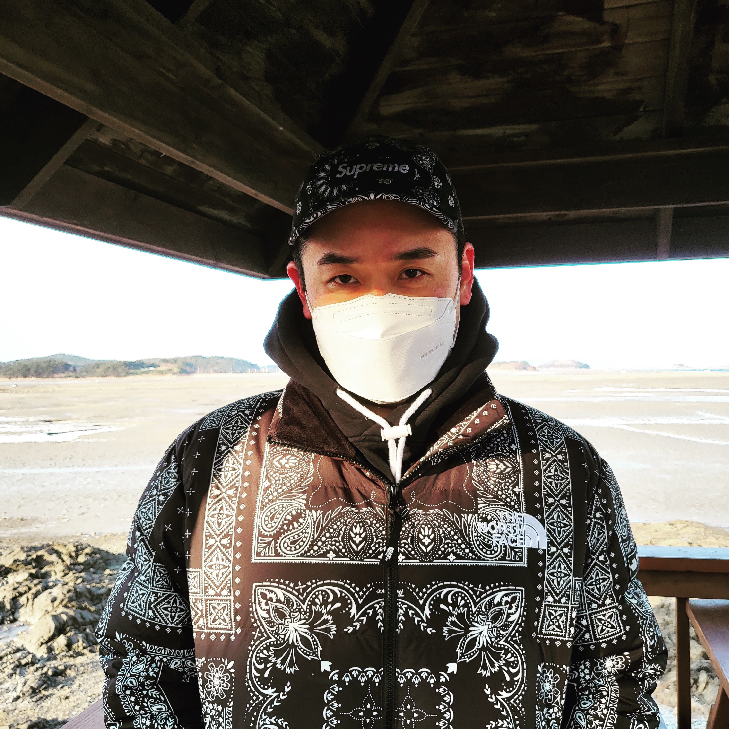 The North Face Novelty Lofty Down Jacket Real Black, Supreme Bandana Camp Cap Black - 21SS 착용 스타일