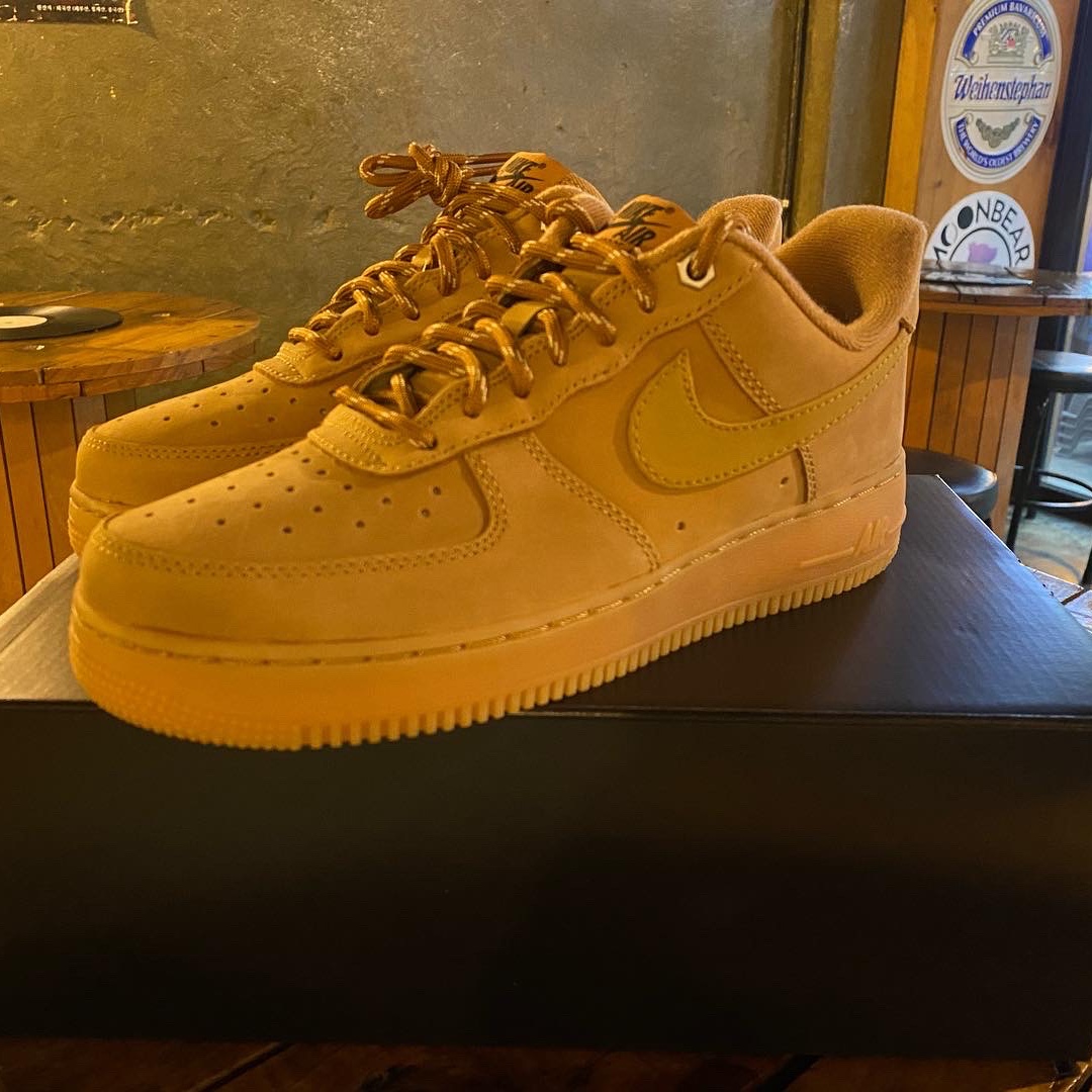 Nike Air Force 1 '07 WB Flax 착용 스타일 - 1