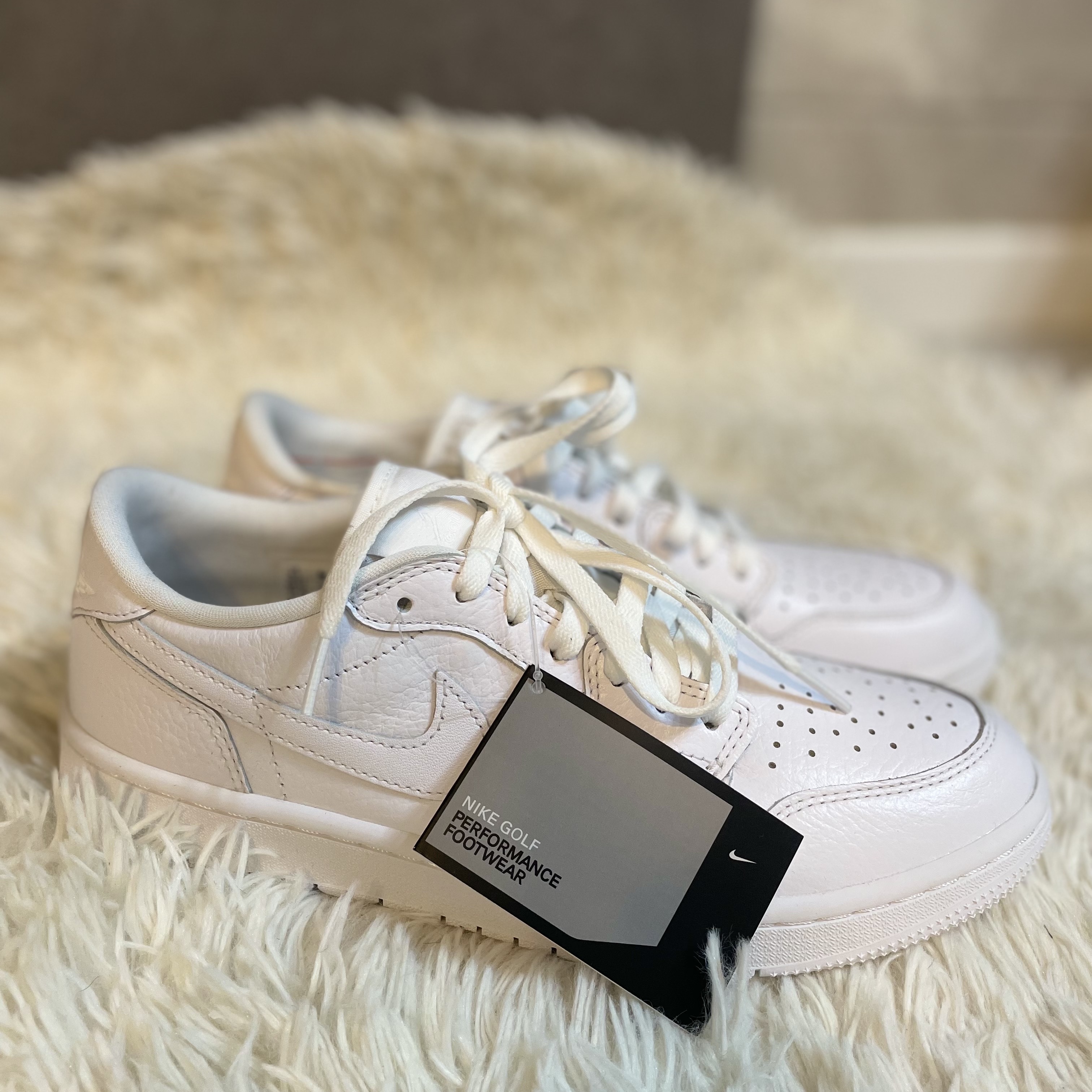Jordan 1 Low Golf Triple White 착용 스타일 - 1