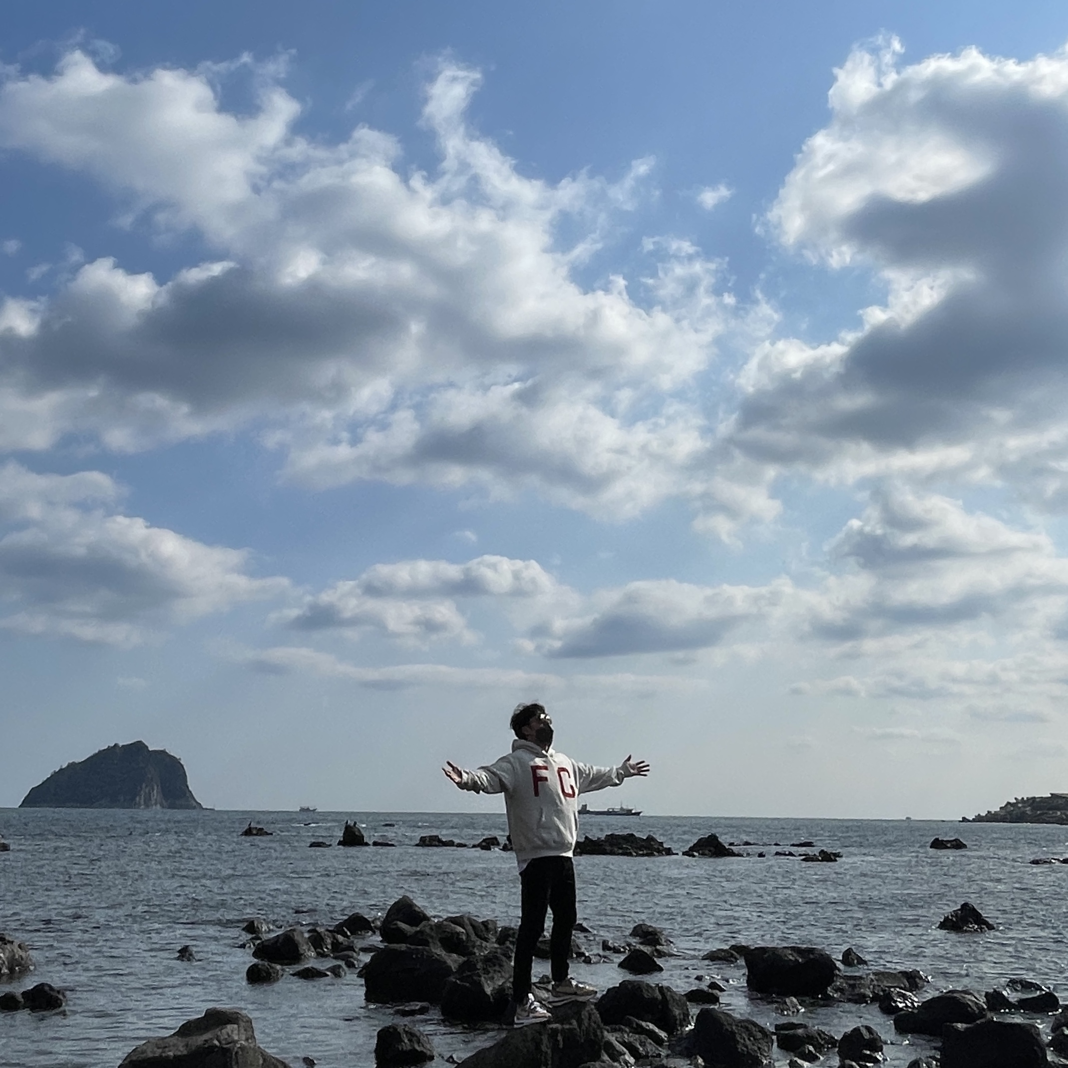 Nike x Sacai VaporWaffle Sesame and Blue Void, Fear of God Monarch Hoodie Cream Heather 착용 스타일 - 4