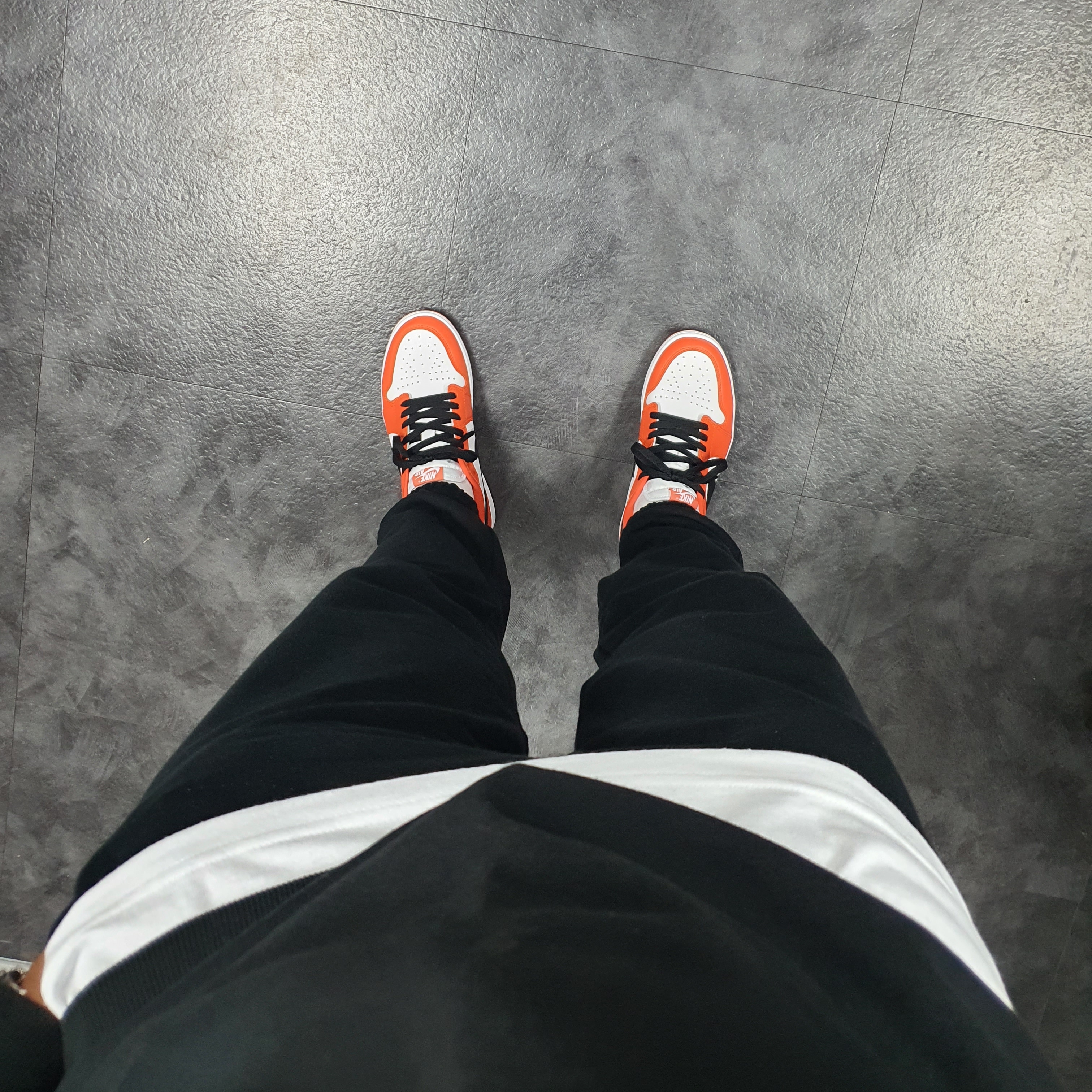 Jordan 1 Low OG Starfish 착용 스타일