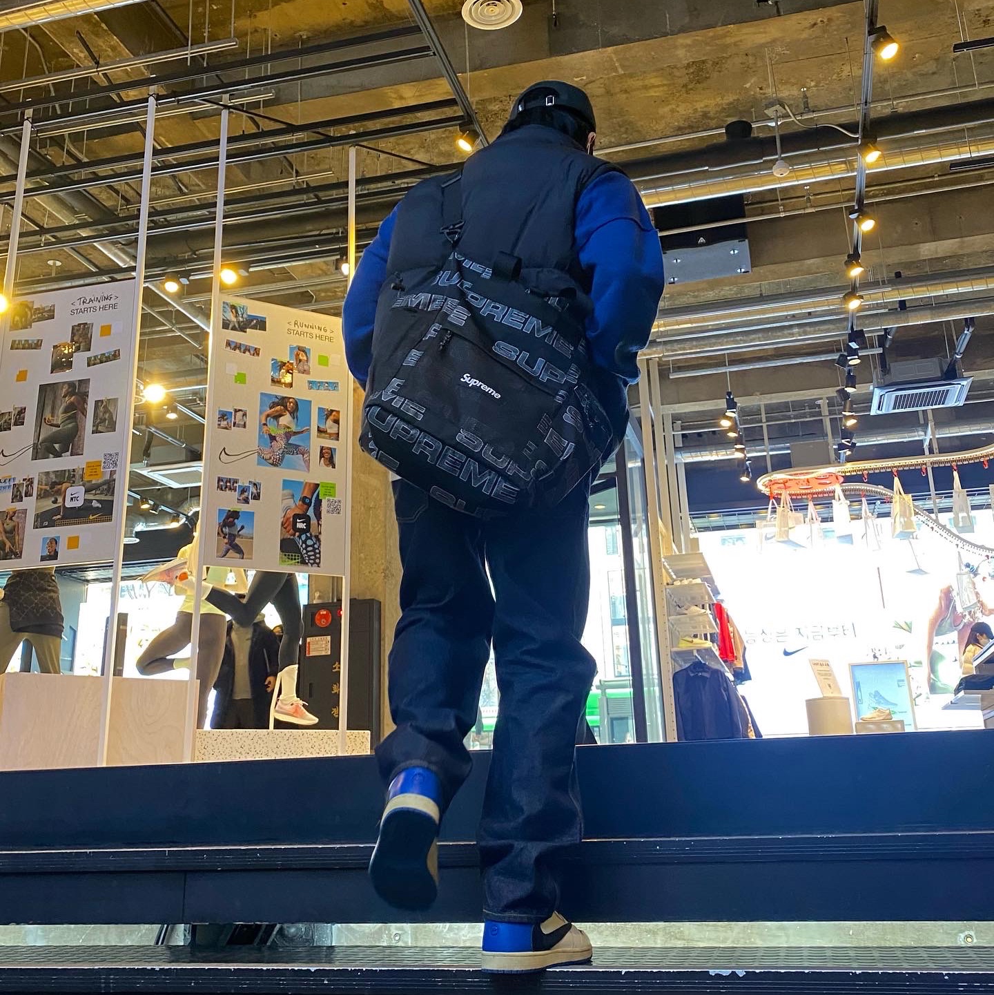Jordan 1 x Travis Scott x Fragment Retro High OG SP Military Blue, Supreme Utility Tote Black - 21FW 착용 스타일 - 2
