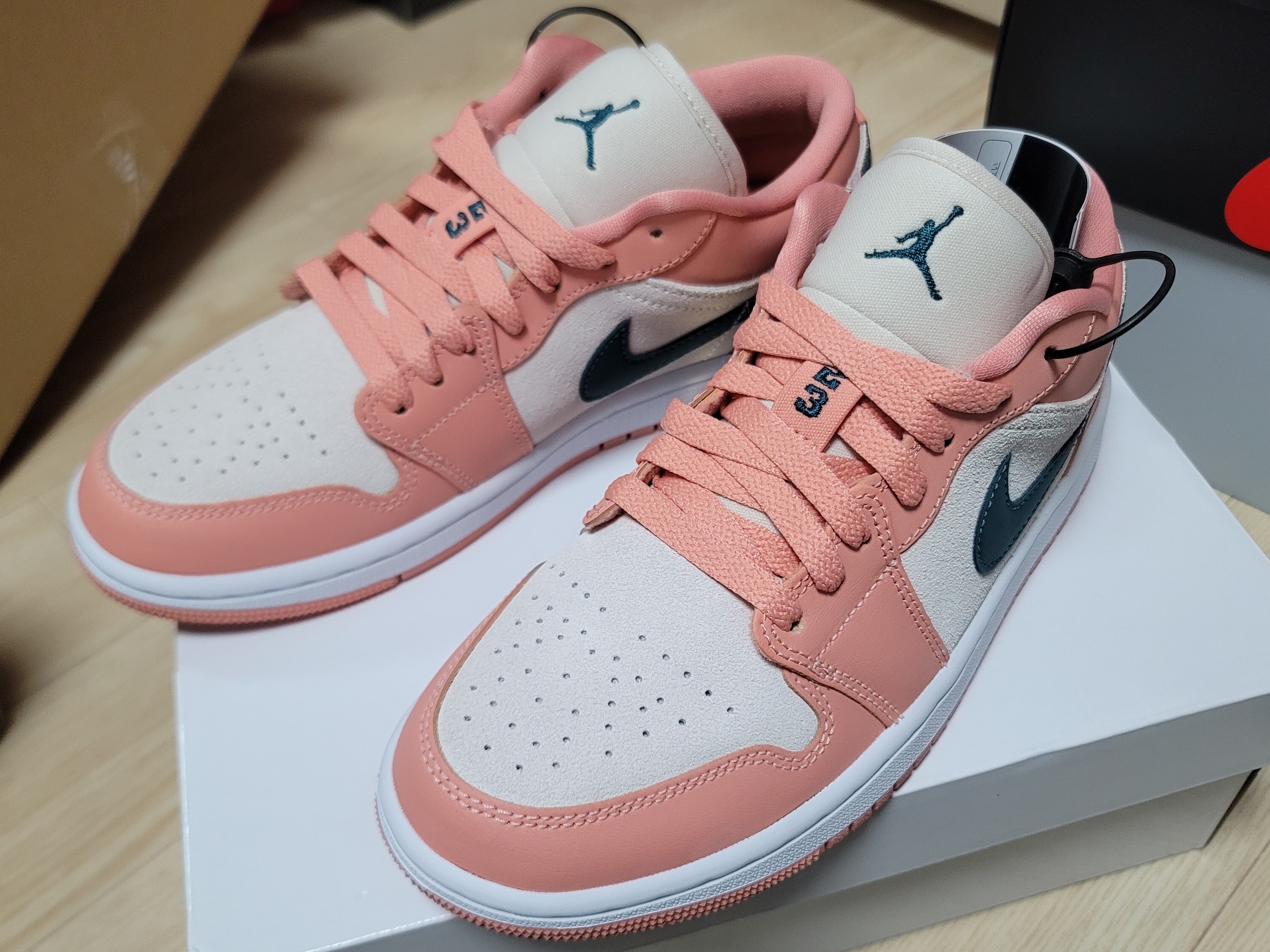 (W) Jordan 1 Low Light Madder Root 착용 스타일