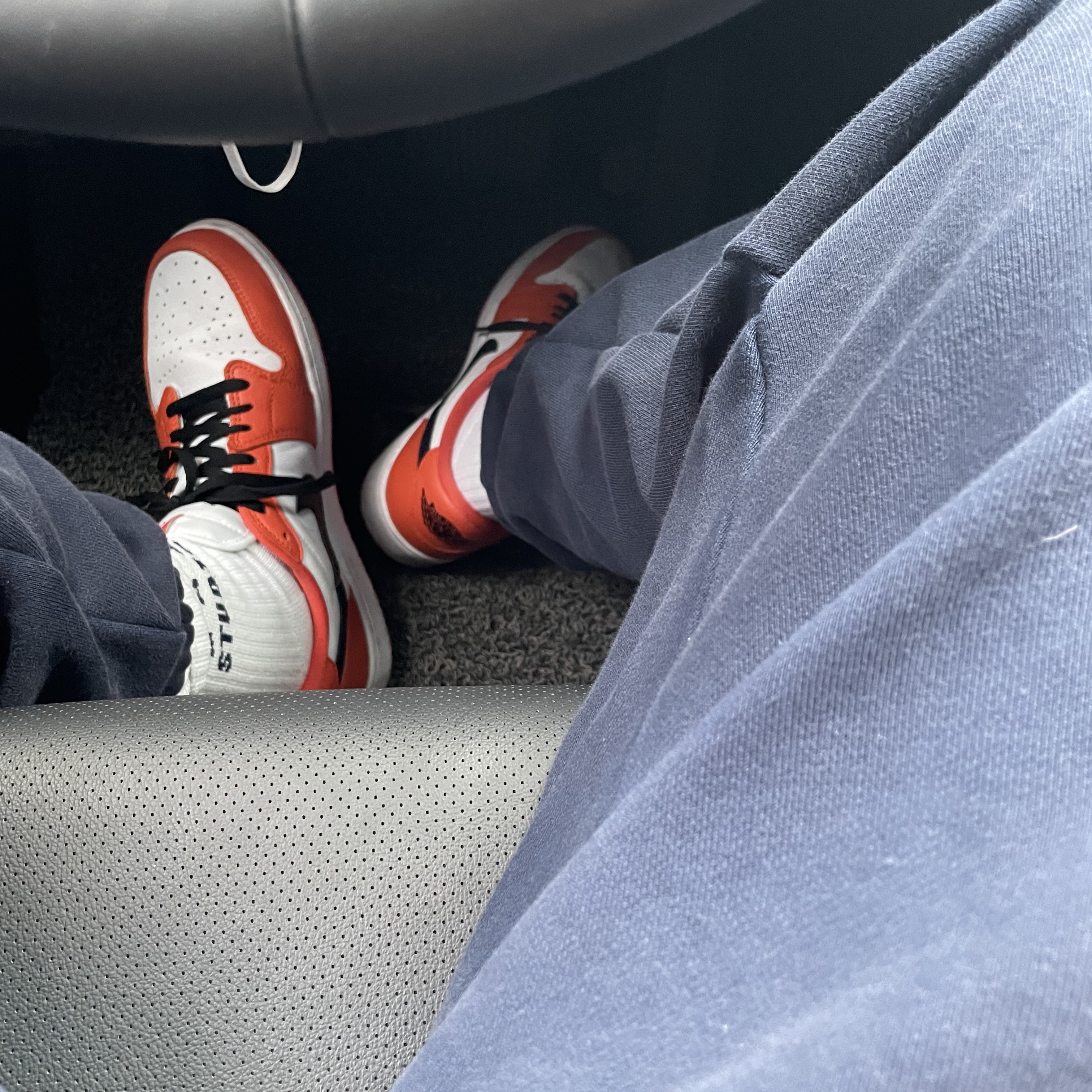 Jordan 1 Low OG Starfish, IAB Studio x Lee Pigment Sweatpants Indigo Navy 착용 스타일