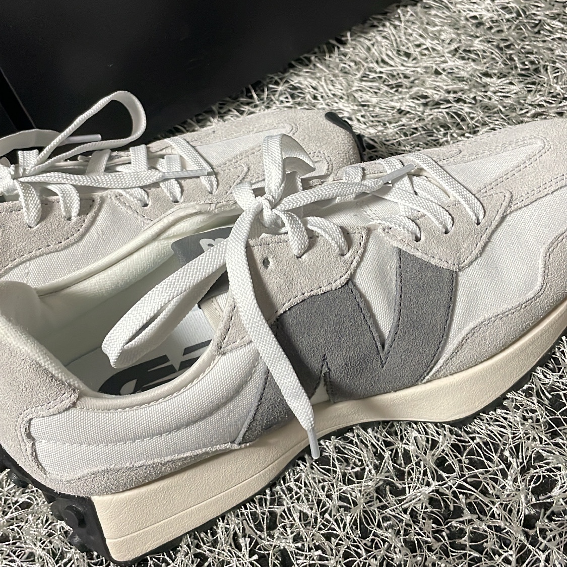 New Balance 327 Nimbus Cloud Rain Cloud 착용 스타일
