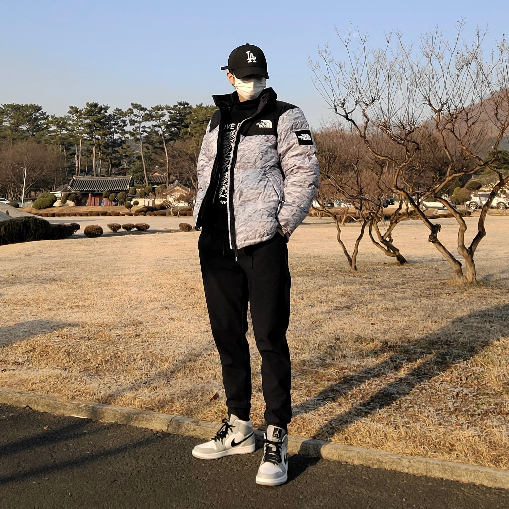 Jordan 1 Mid Light Smoke Grey 착용 스타일