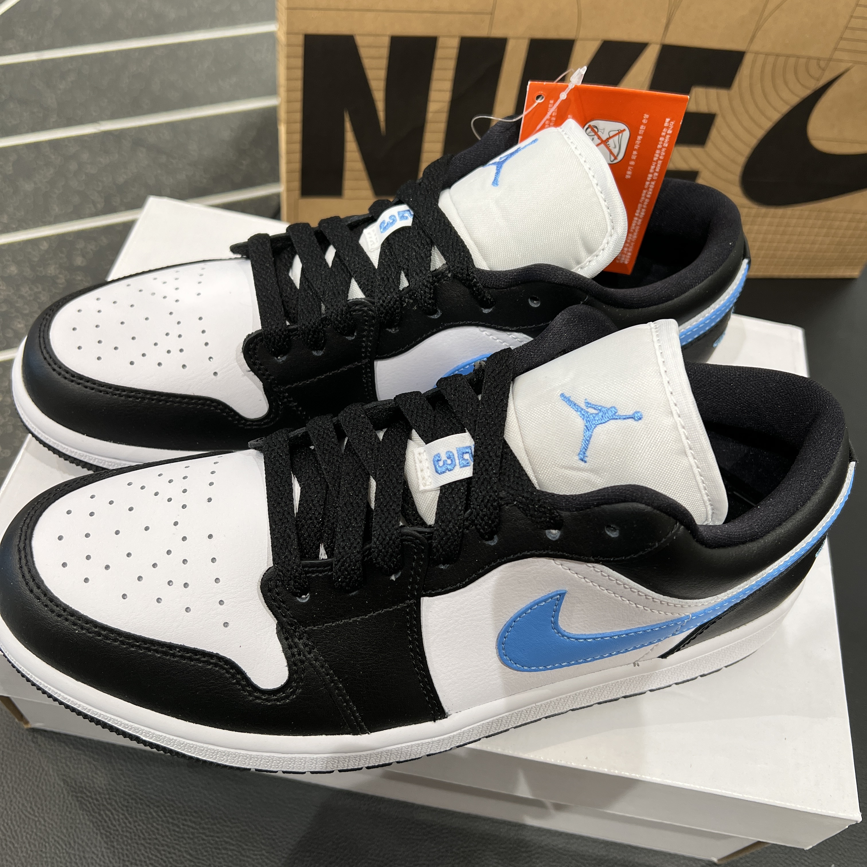 (W) Jordan 1 Low Black University Blue 착용 스타일 - 1