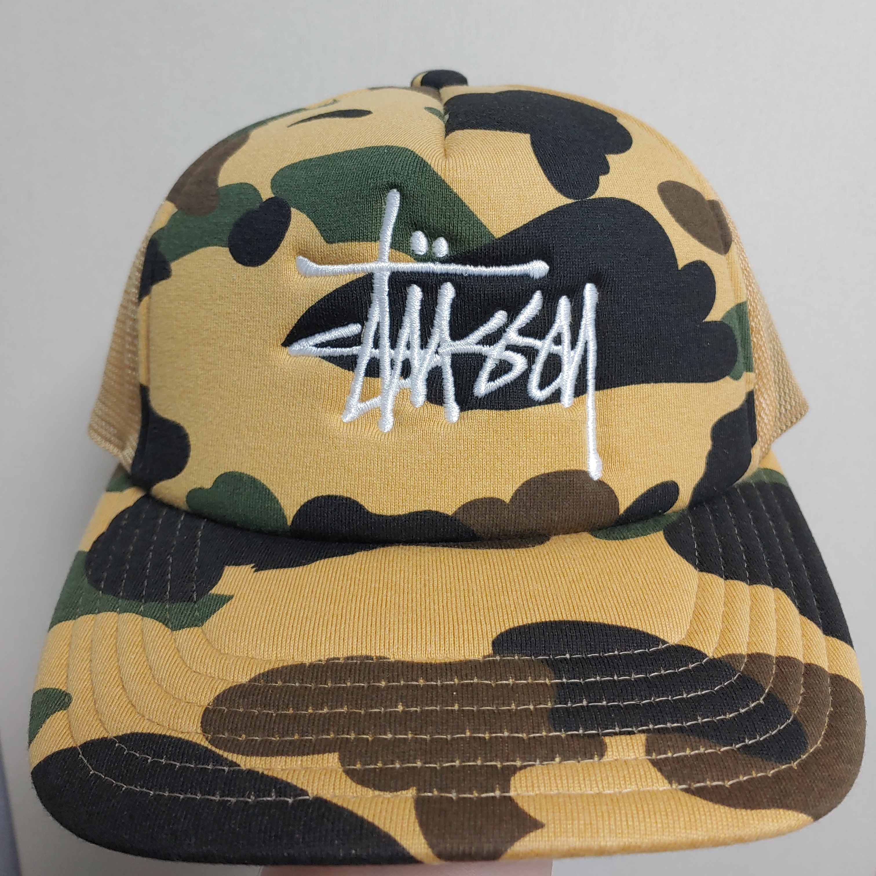 Stussy x BAPE Trucker Cap Yellow 착용 스타일
