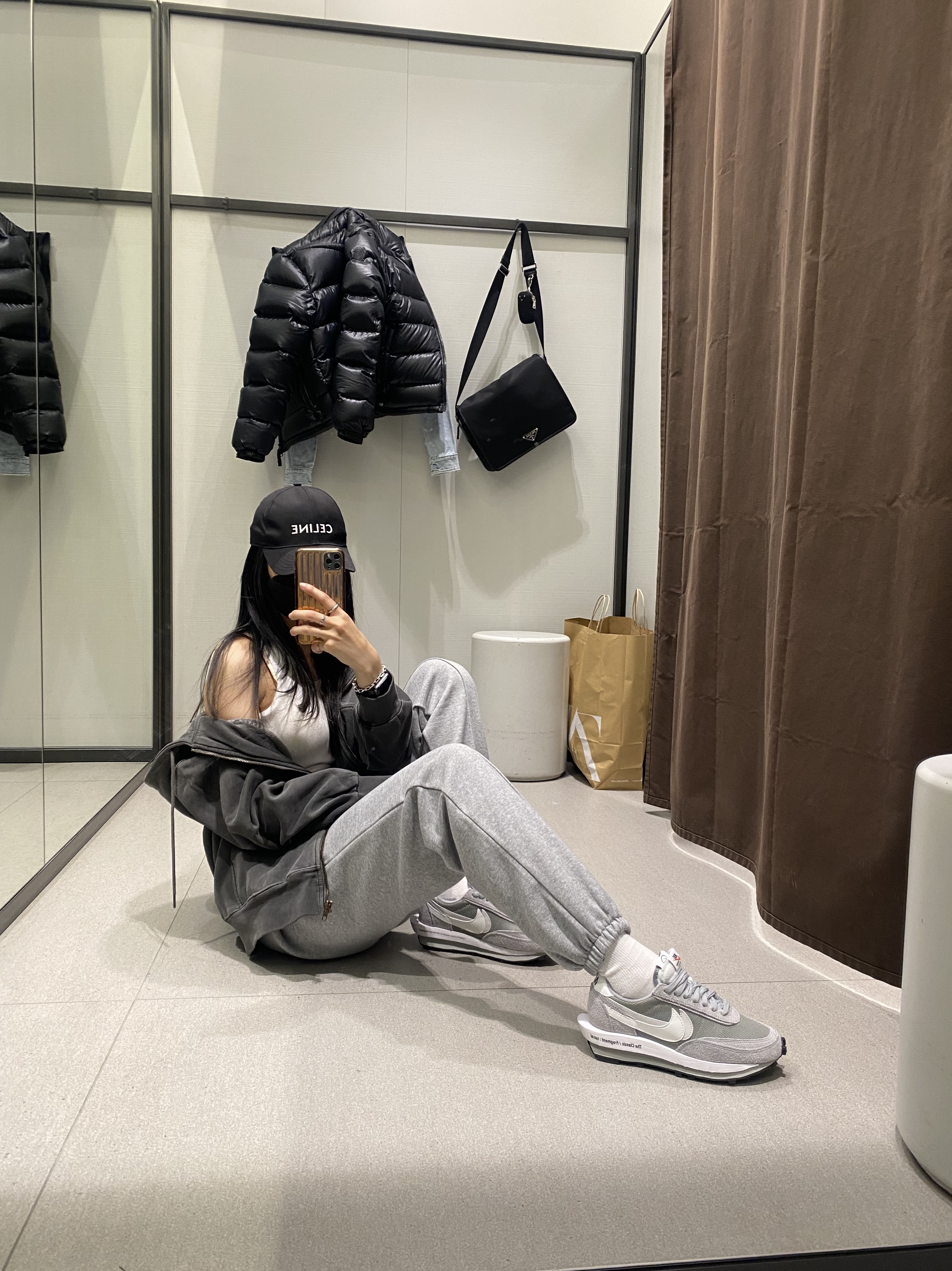 Nike x Sacai x Fragment LDWaffle Light Smoke Grey, Nike x Drake Nocta Puffer Jacket Black - Asia 착용 스타일 - 2