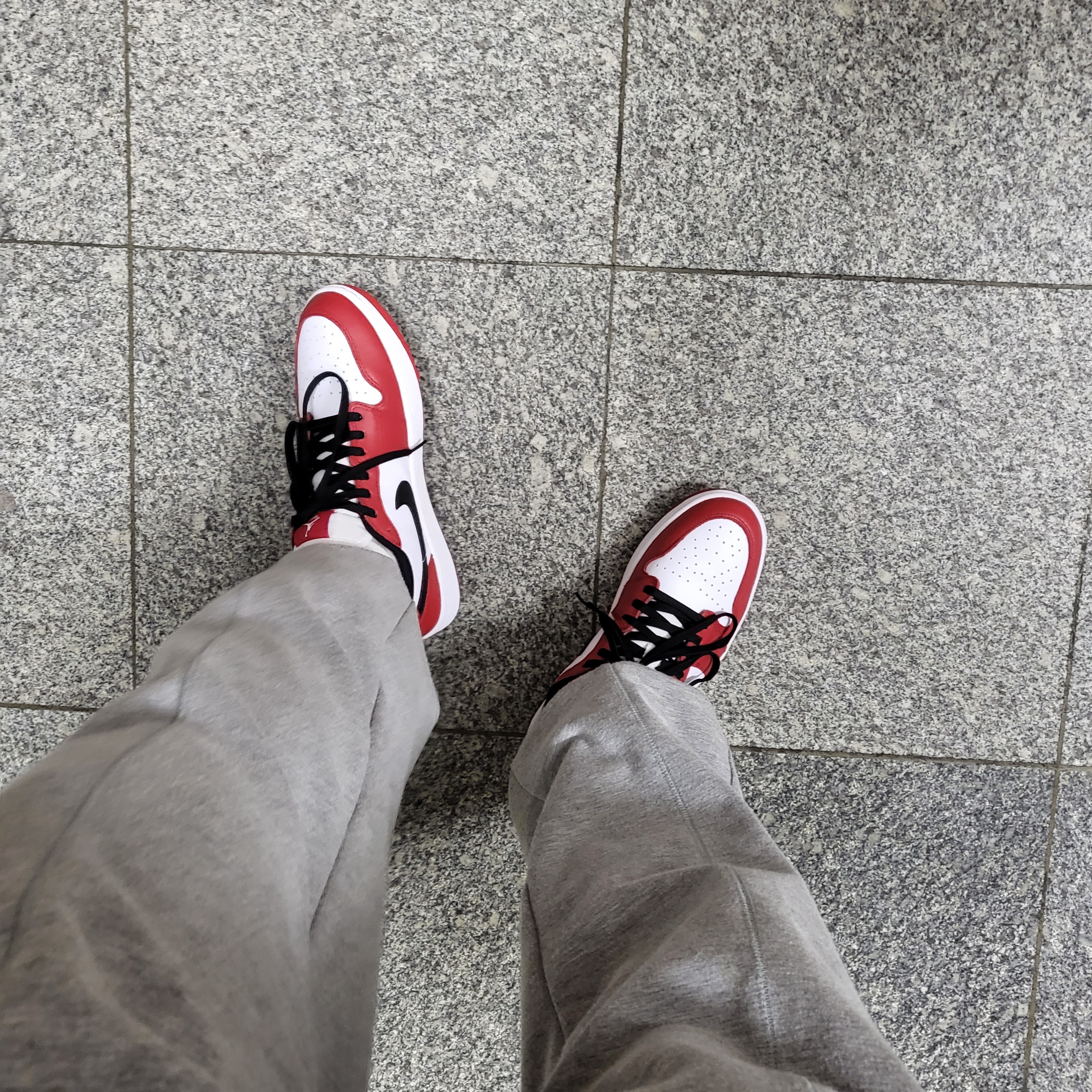 Jordan 1 Low Golf Chicago 착용 스타일 - 1