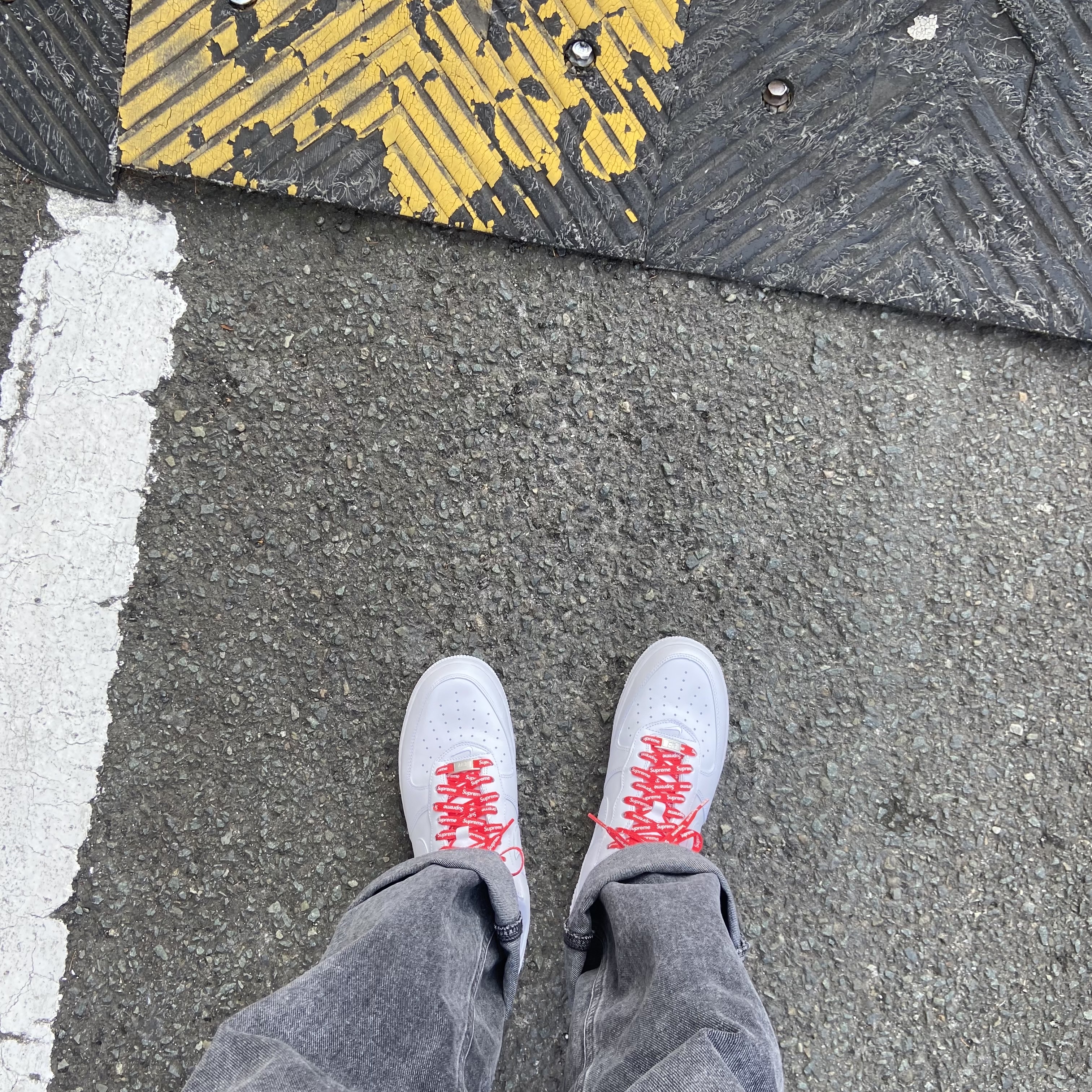 Nike x Supreme Air Force 1 Low White 착용 스타일