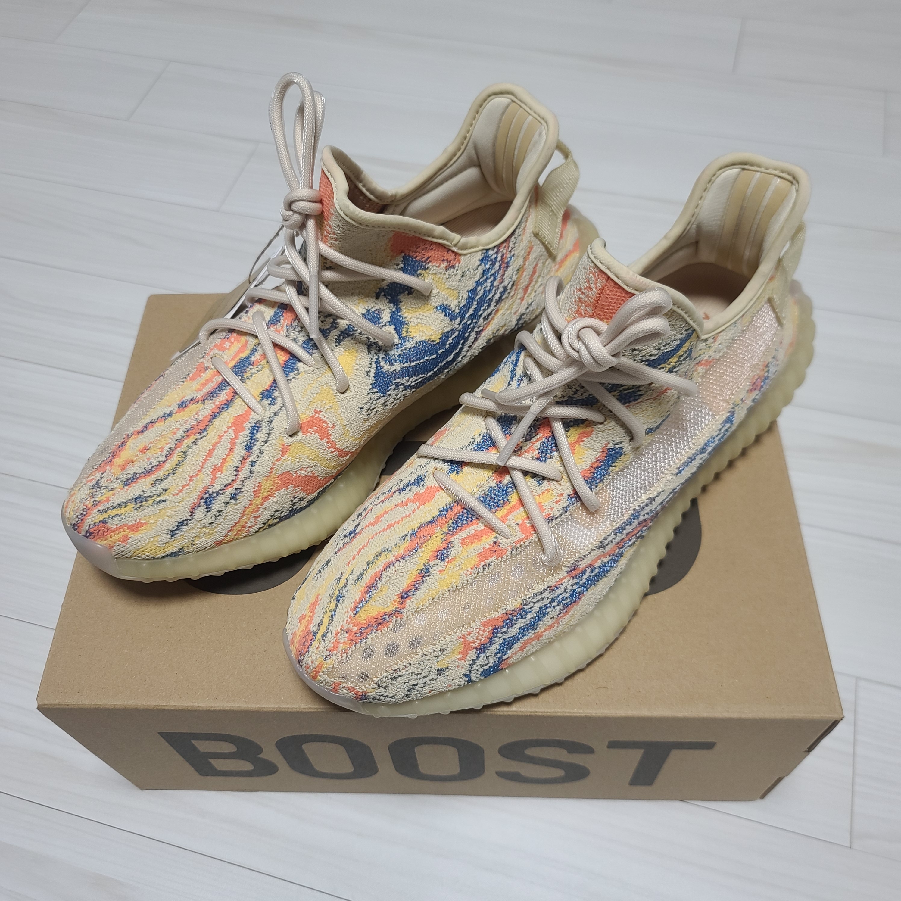 Adidas Yeezy Boost 350 V2 MX Oat 착용 스타일