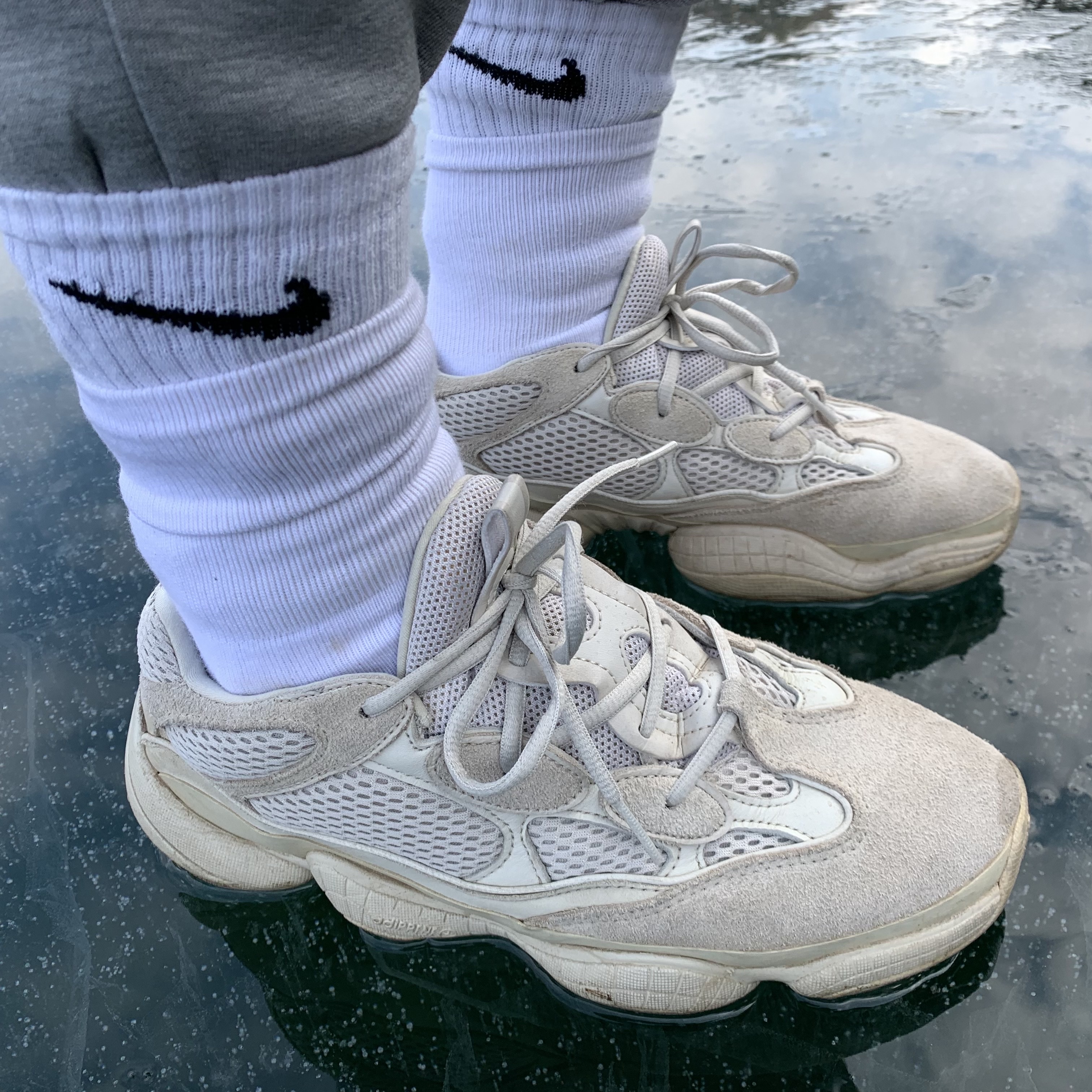Adidas Yeezy 500 Blush 2018 착용 스타일 - 1