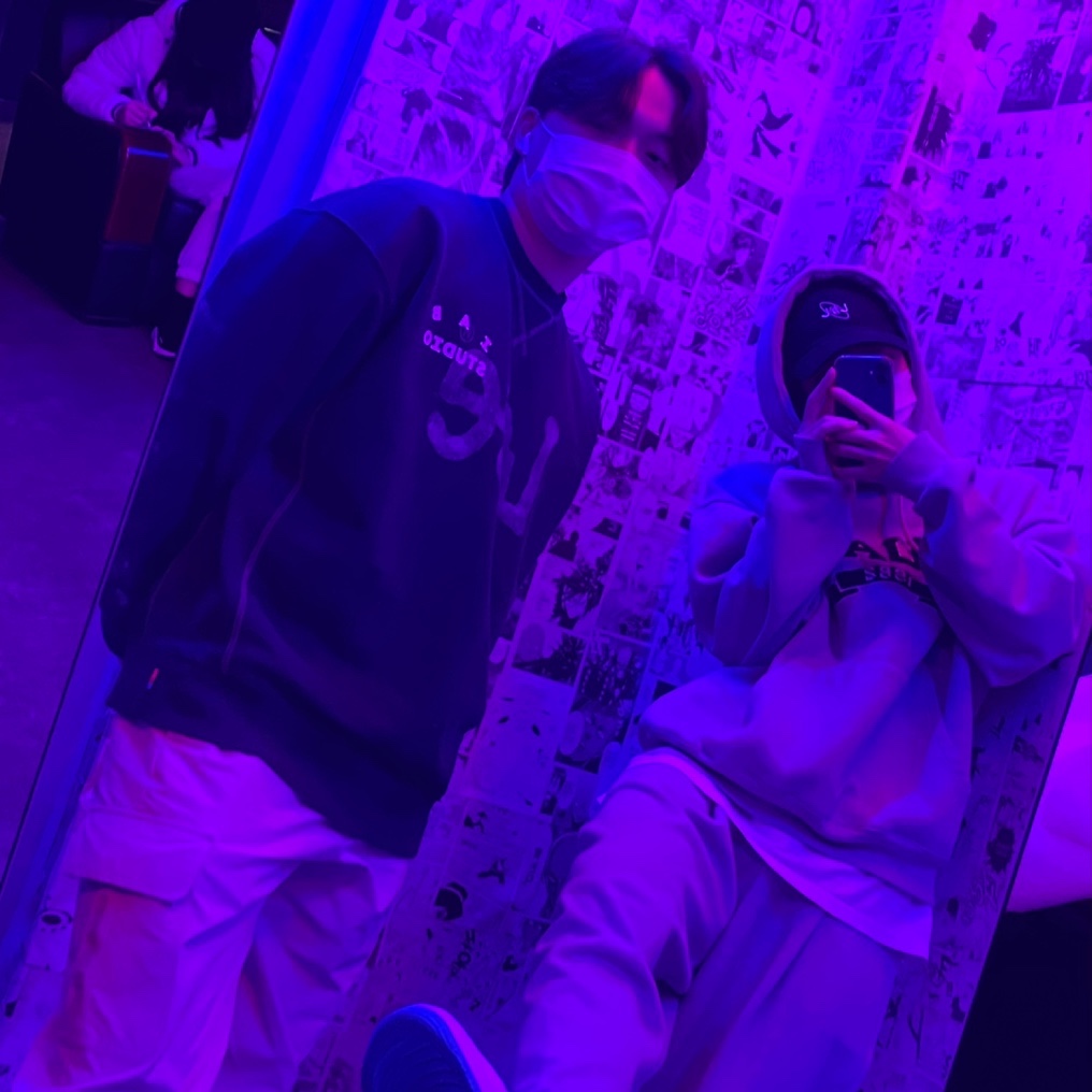 IAB Studio x Lee Pigment Sweatshirt Indigo Navy, Nike x Space Jam: A New Legacy Air Force 1 '07 Tune Squad 착용 스타일