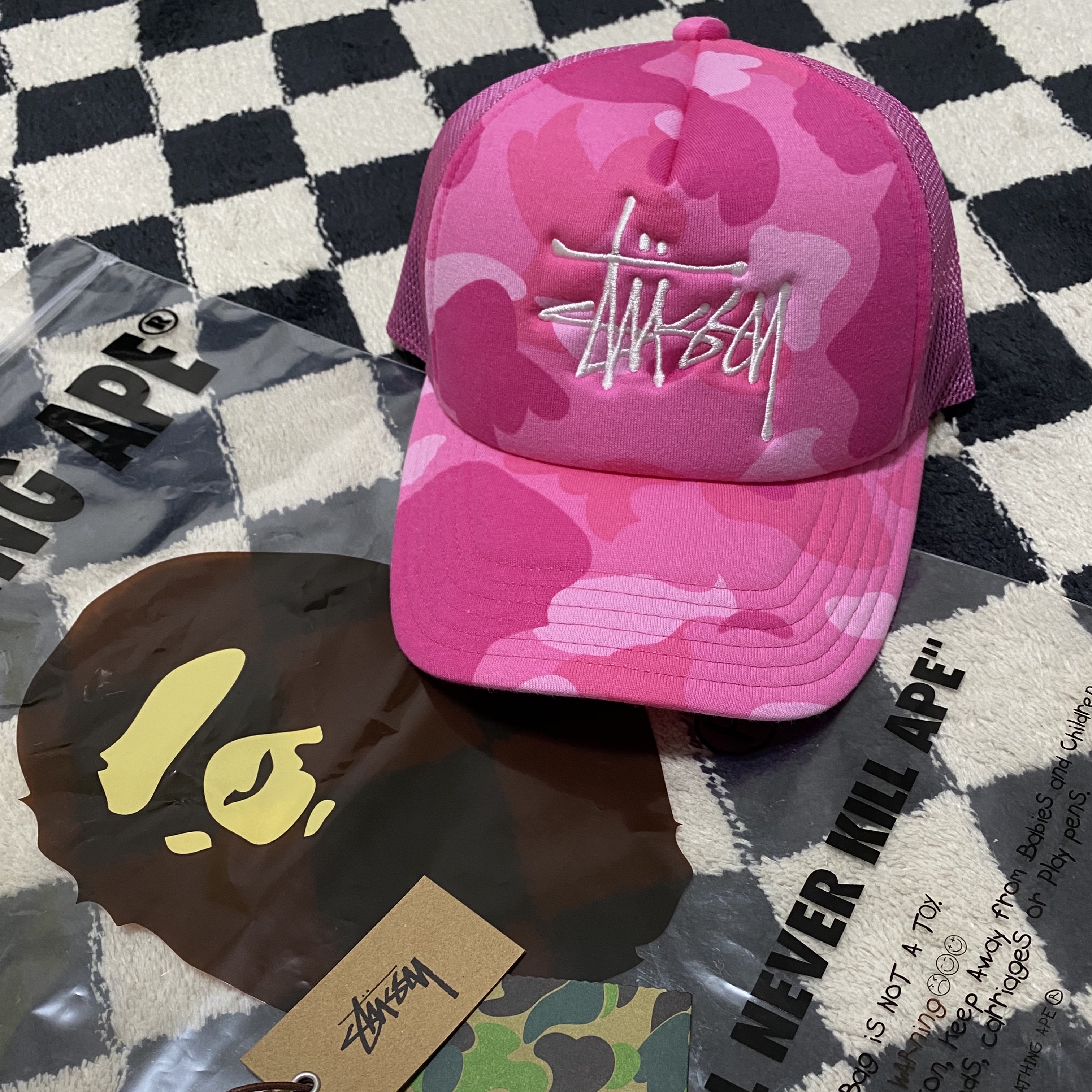 Stussy x BAPE Trucker Cap Pink 착용 스타일
