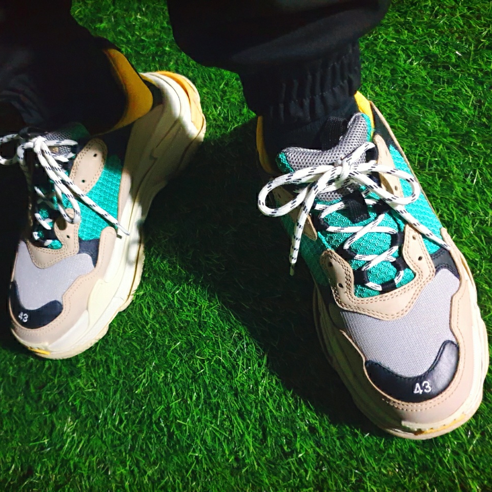 Balenciaga Triple S Yellow Green 착용 스타일 - 4