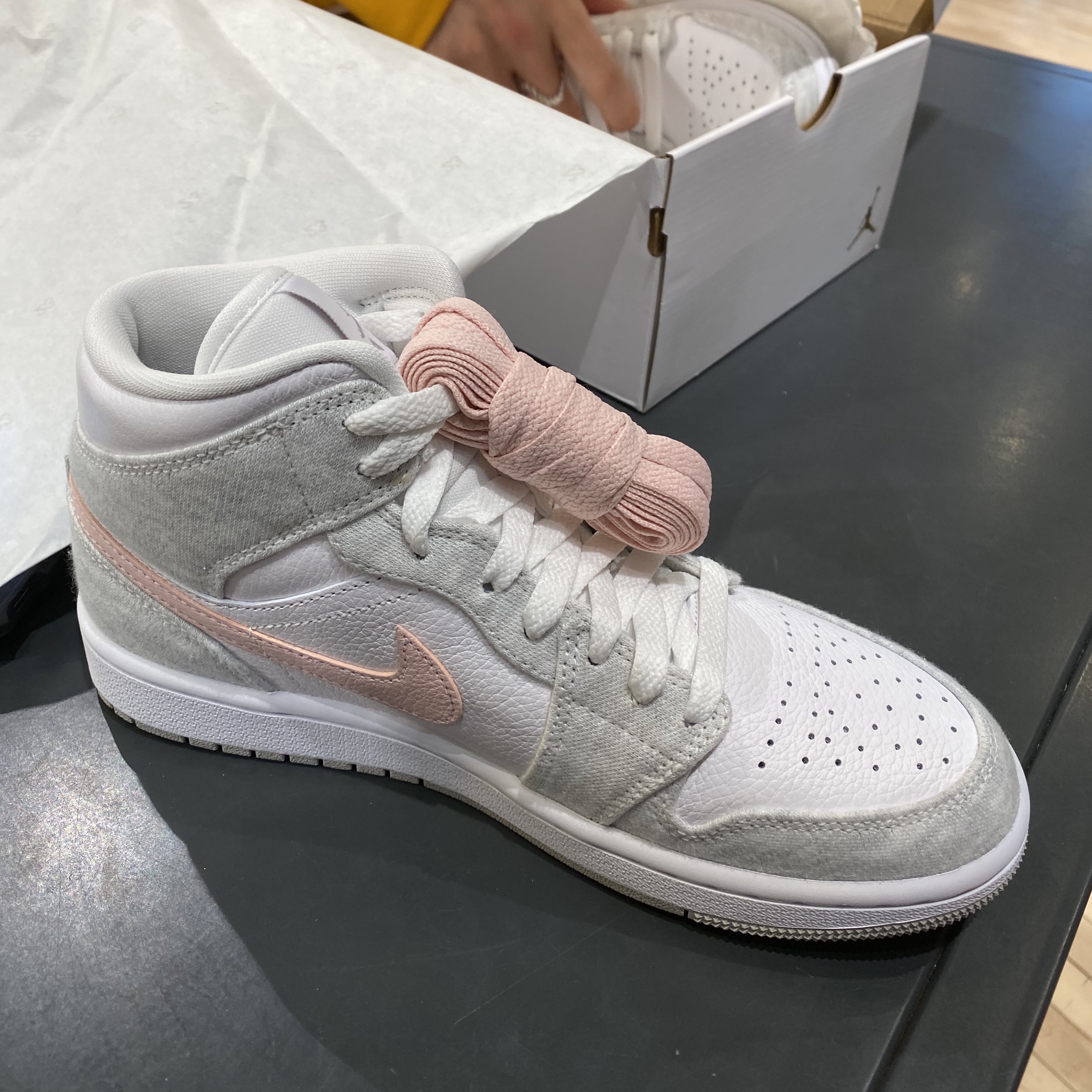 (W) Jordan 1 Mid SE Light Iron Ore 착용 스타일