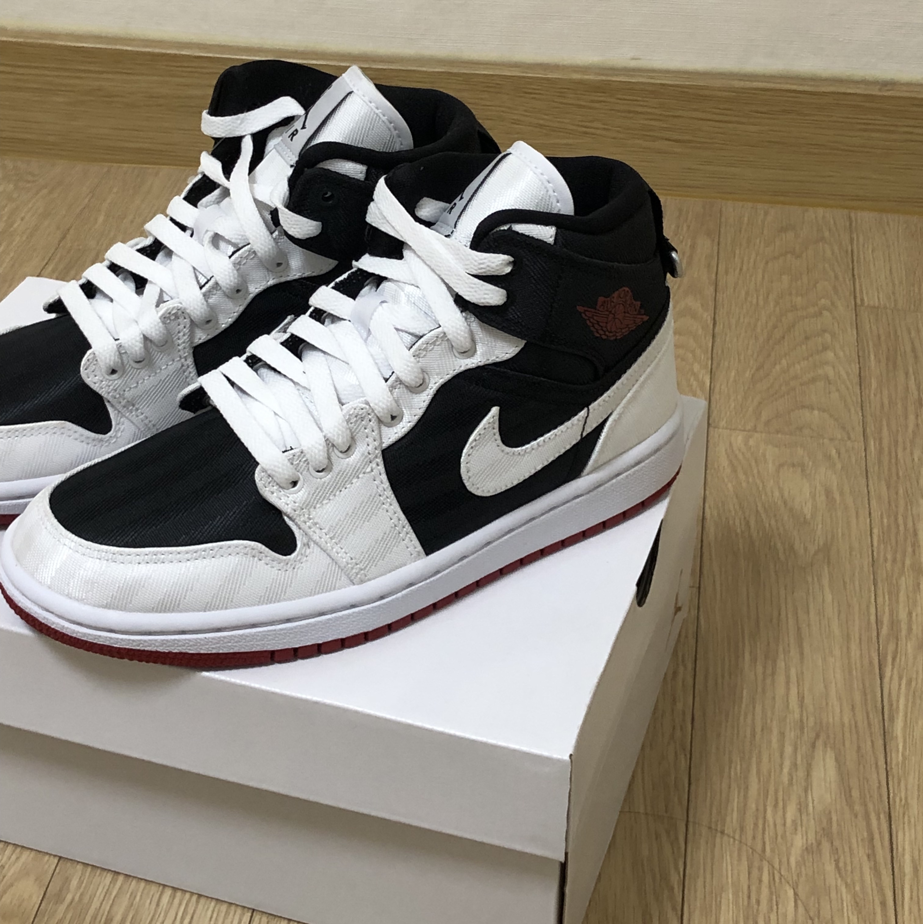(W) Jordan 1 Mid SE Utility Panda 착용 스타일