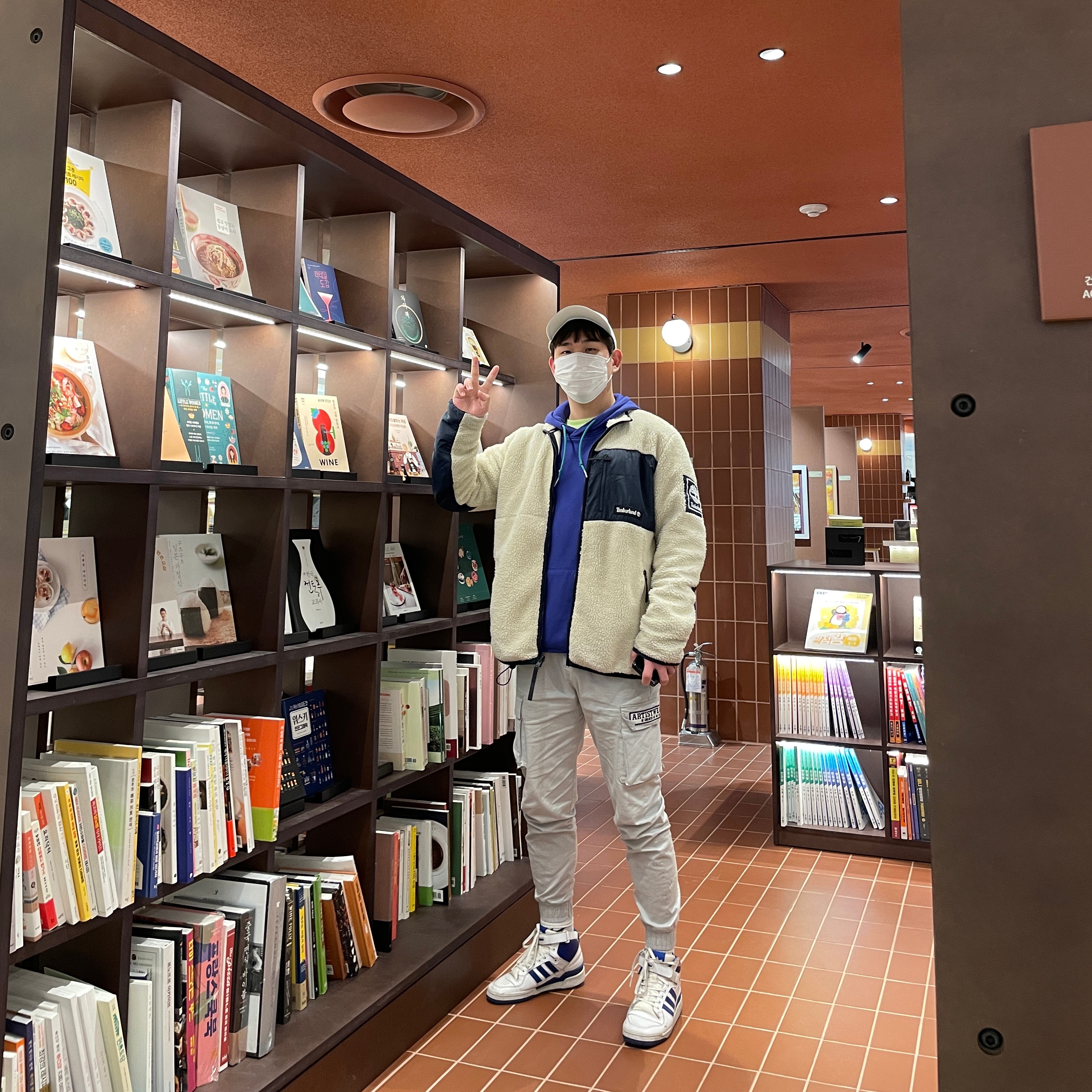 Adidas OG Forum 84 High Blue Thread 착용 스타일