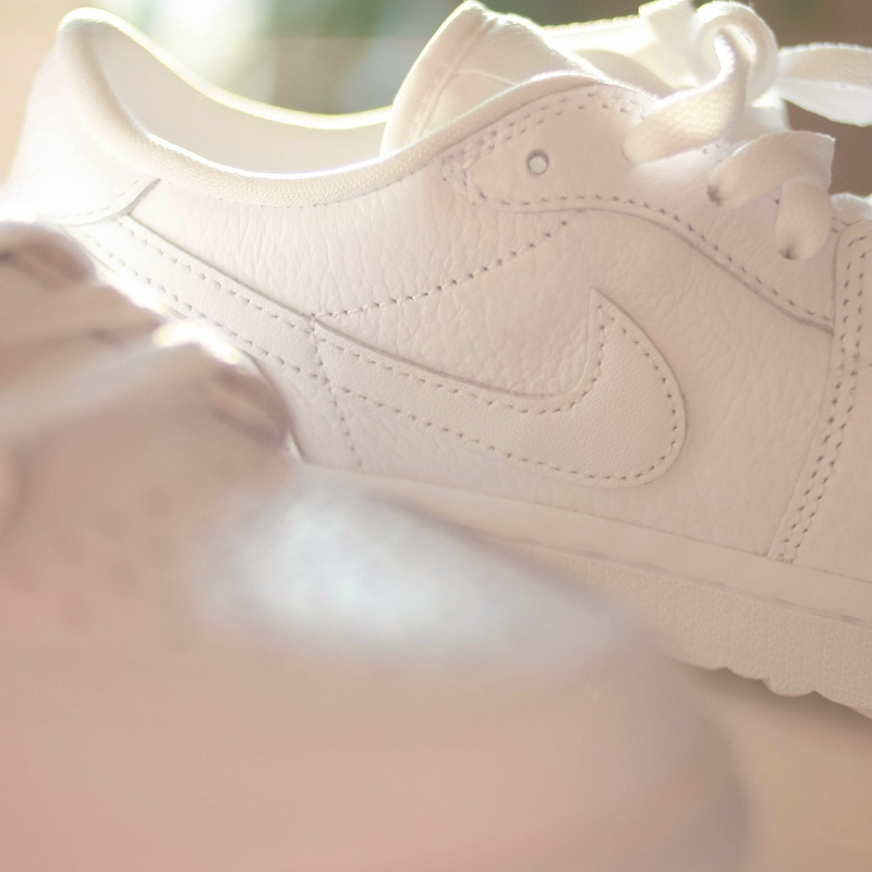 Jordan 1 Low Golf Triple White 착용 스타일 - 3