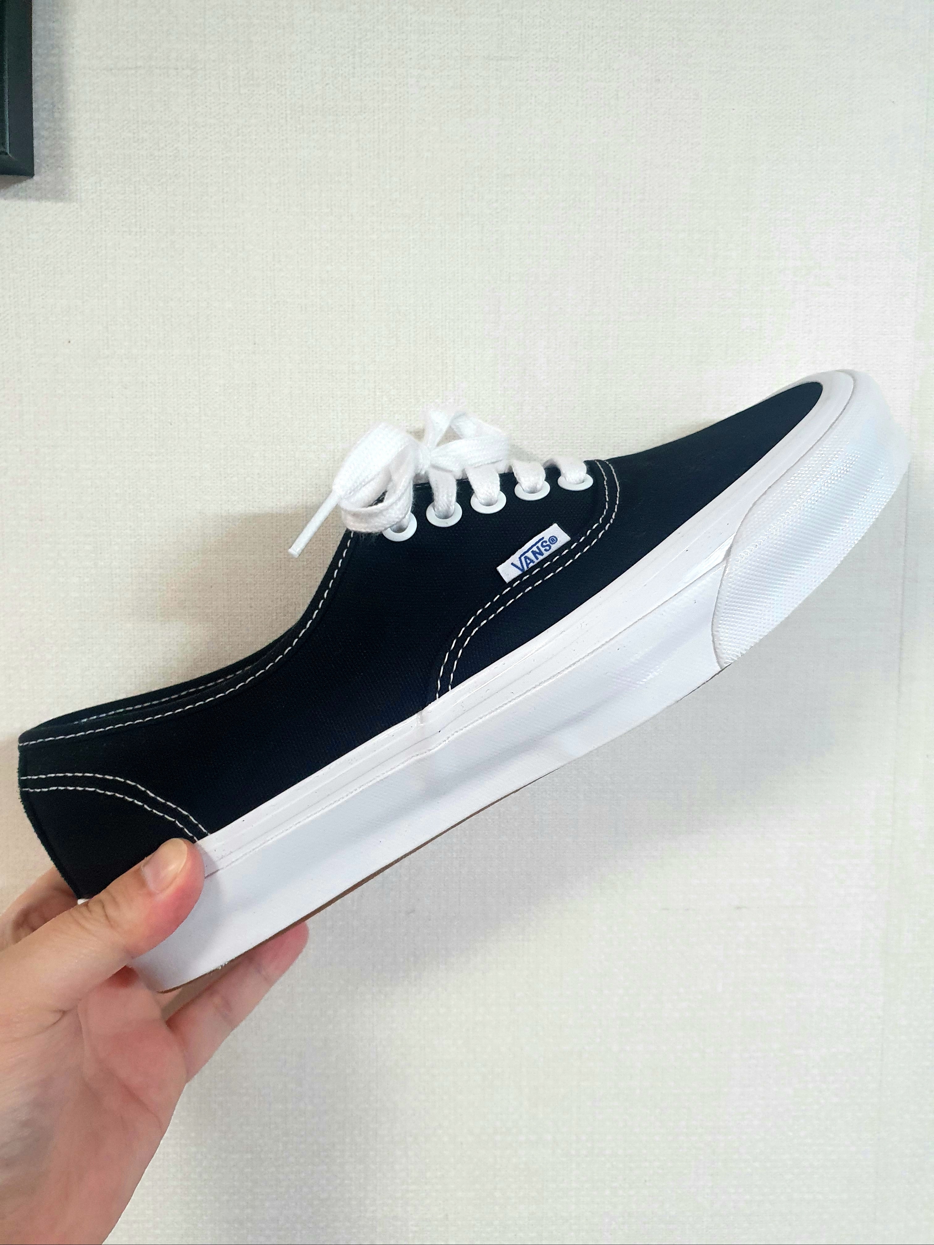 Vans Vault OG Authentic LX Black 착용 스타일