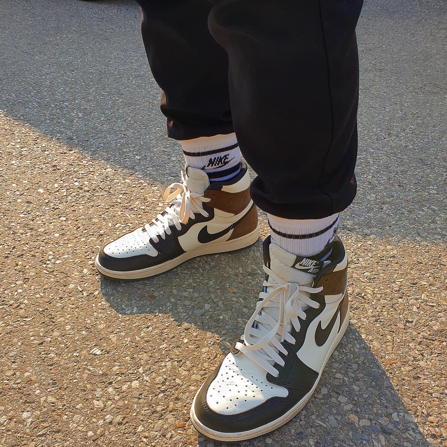 Jordan 1 Retro High OG Black Mocha 착용 스타일