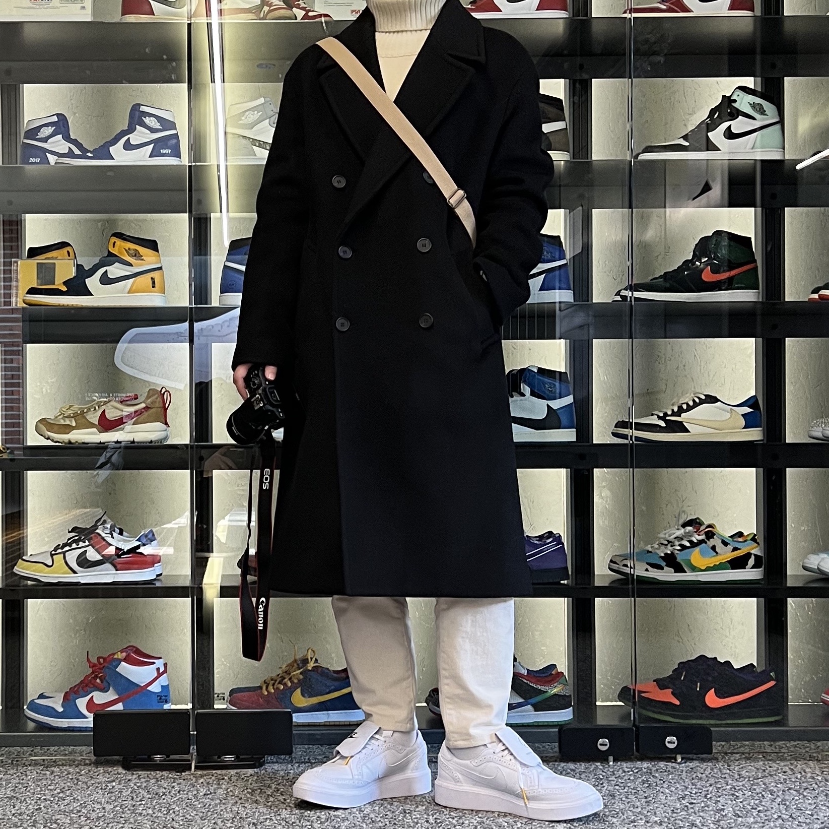 Nike x Peaceminusone Kwondo1 White, Jordan 1 x Travis Scott x Fragment Retro Low OG SP Military Blue 착용 스타일 - 1