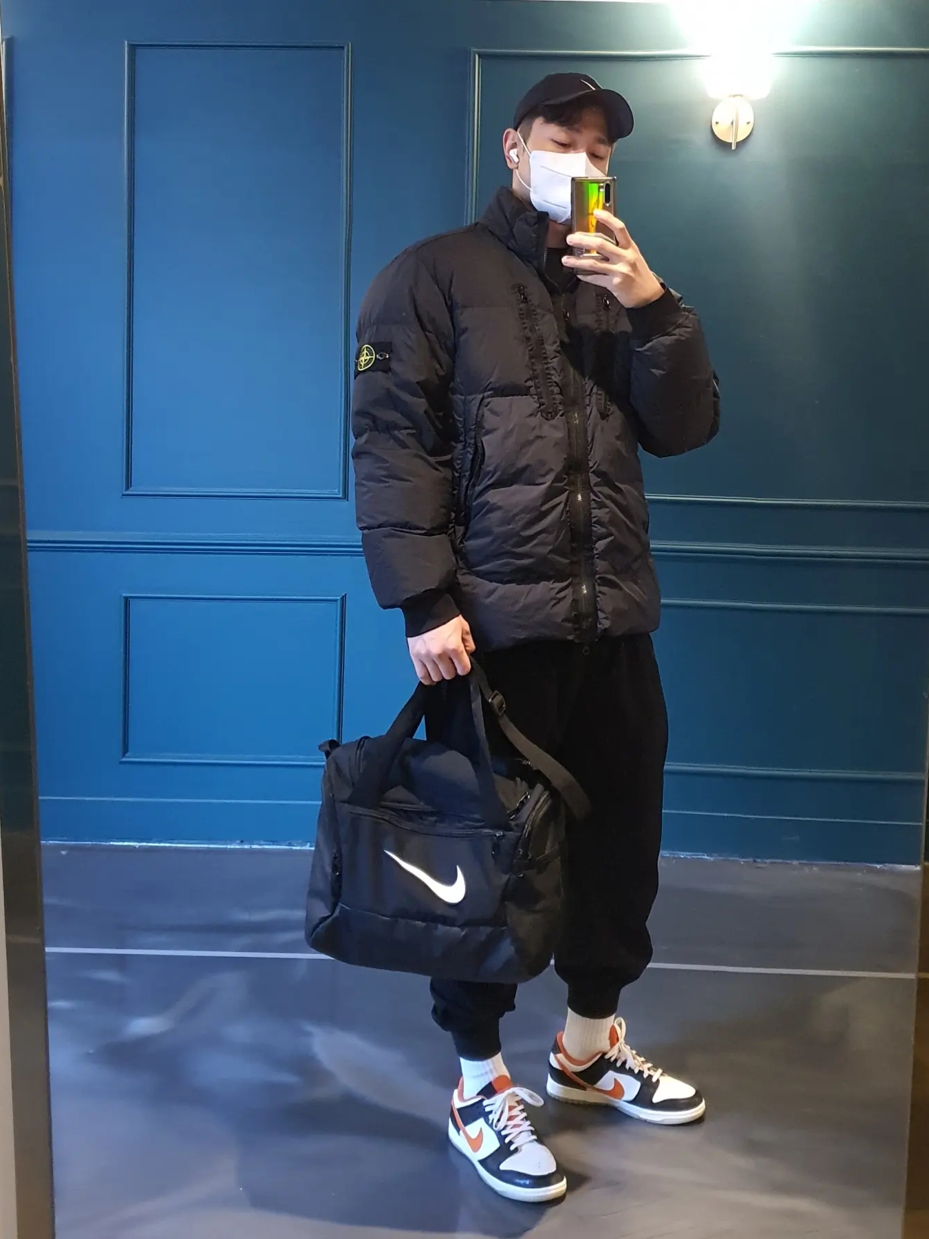 Stone Island 40223 Garment Dyed Crinkle Reps Down Jacket Black - 21FW, Nike Dunk Low Retro PRM Halloween 착용 스타일 - 1