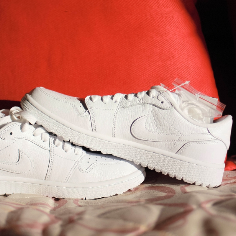 Jordan 1 Low Golf Triple White 착용 스타일 - 1