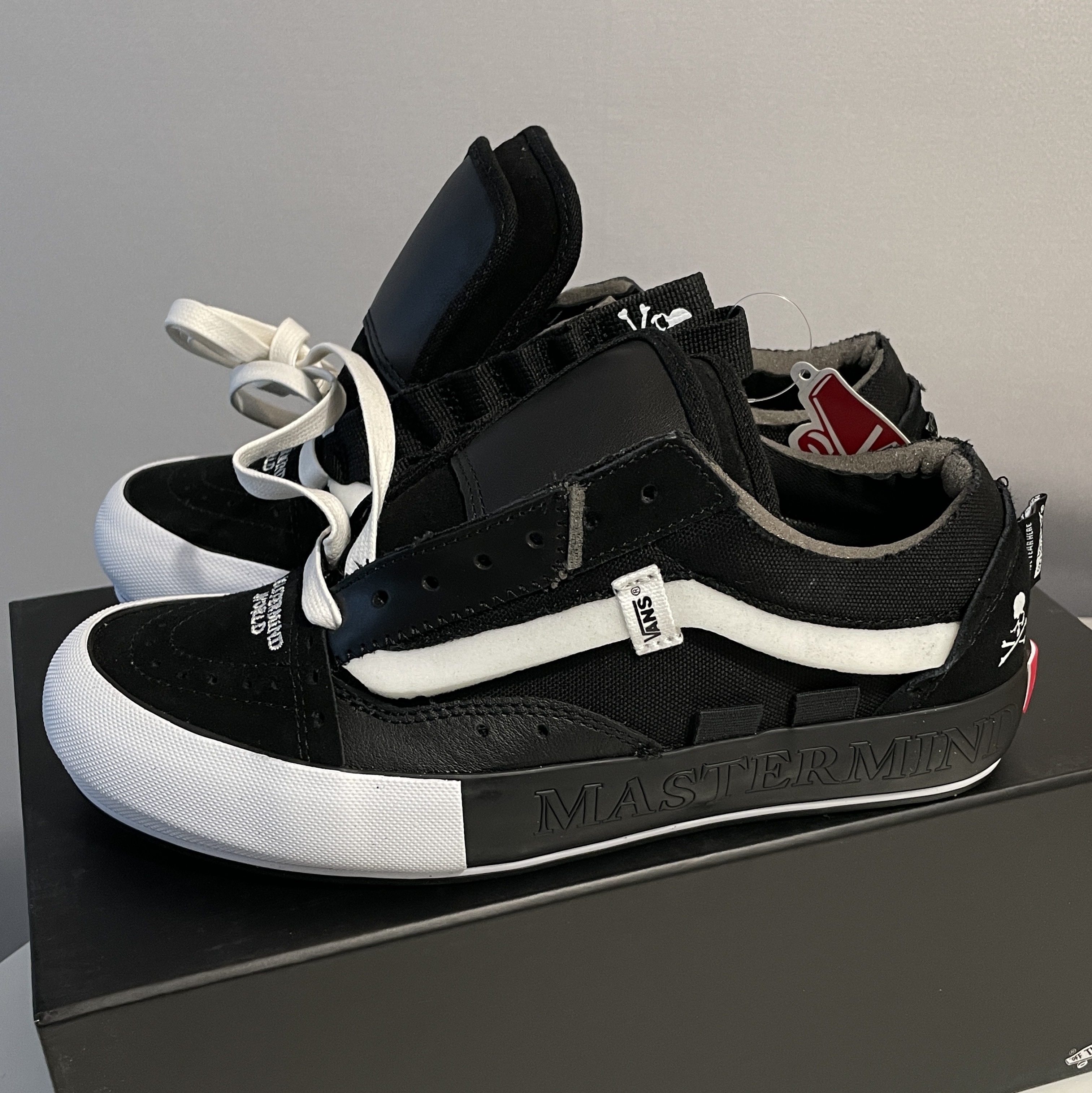 Vans Vault x Mastermind x END. Old Skool Cap LX Black 착용 스타일 - 1