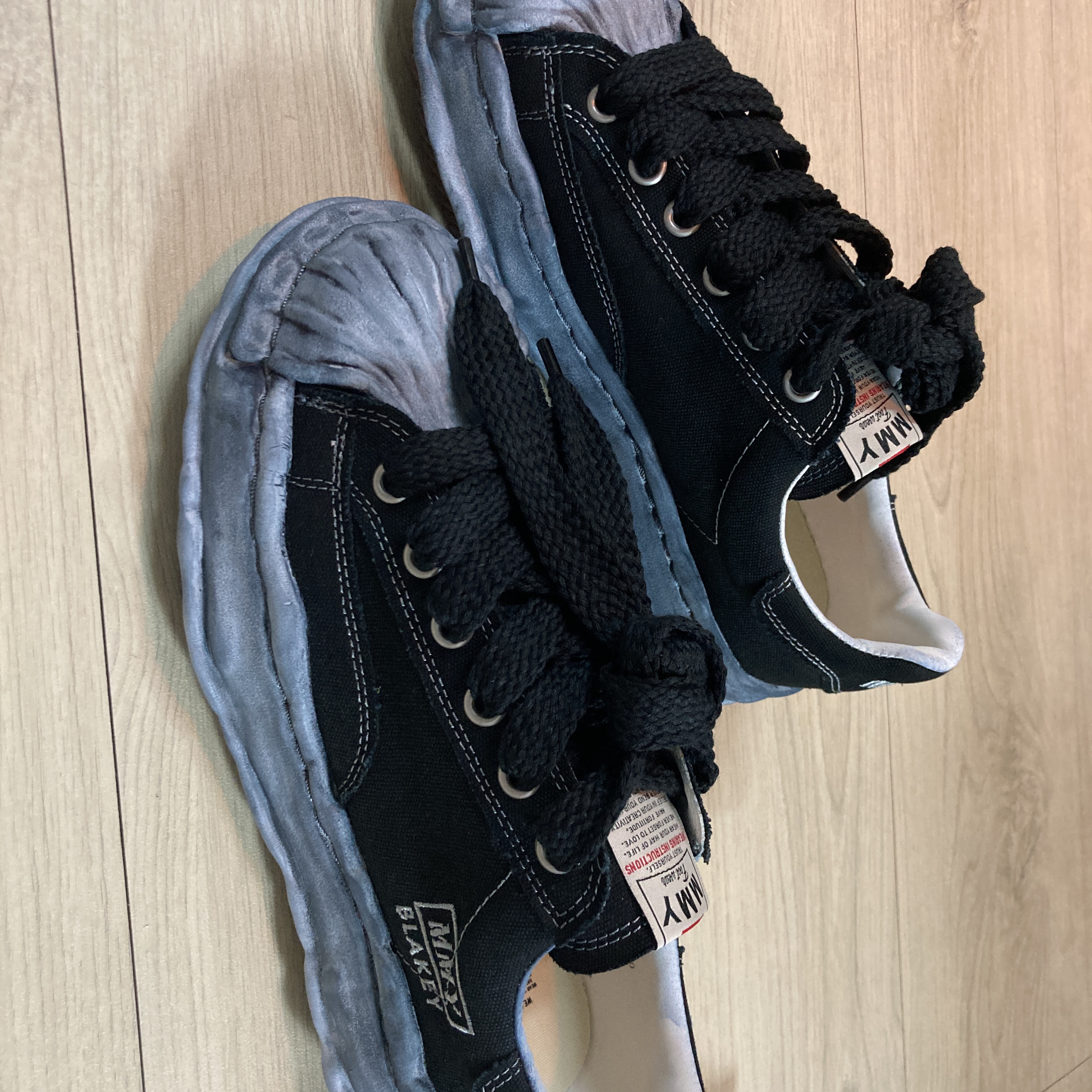Maison Mihara Yasuhiro Blakey OG STC Sole OD Canvas Low-top Sneakers Black 착용 스타일