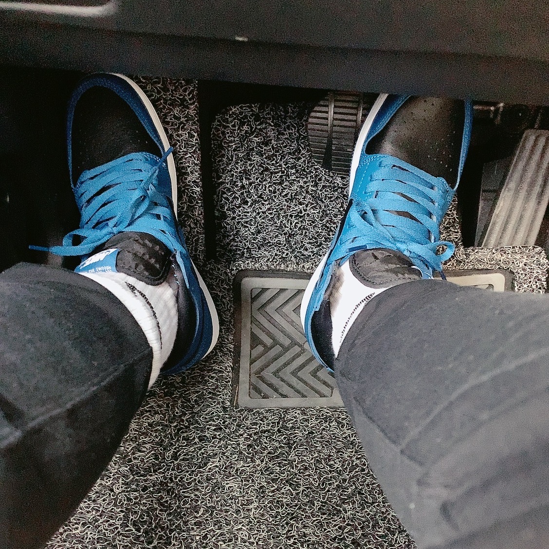 Jordan 1 Retro High OG Dark Marina Blue 착용 스타일