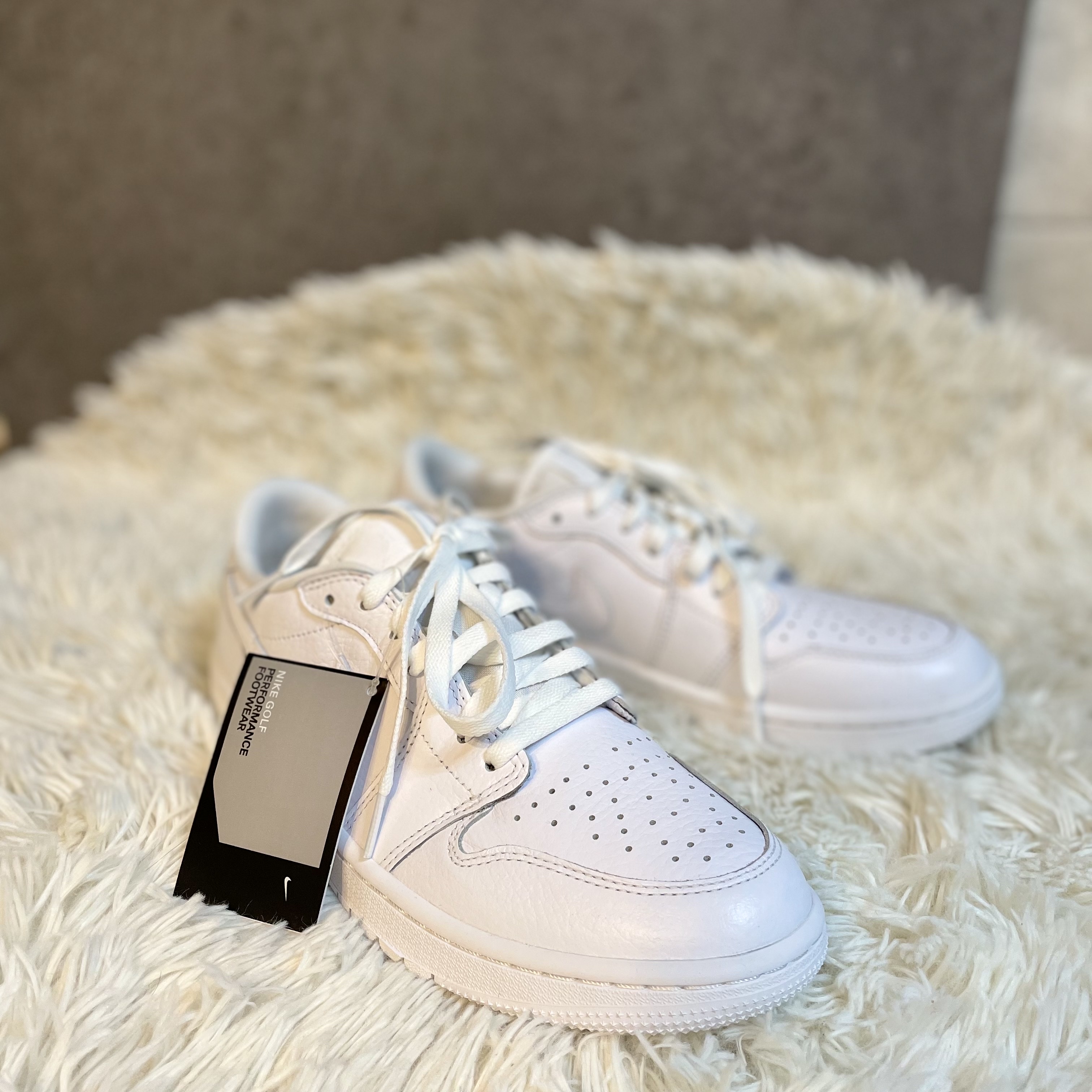 Jordan 1 Low Golf Triple White 착용 스타일 - 2