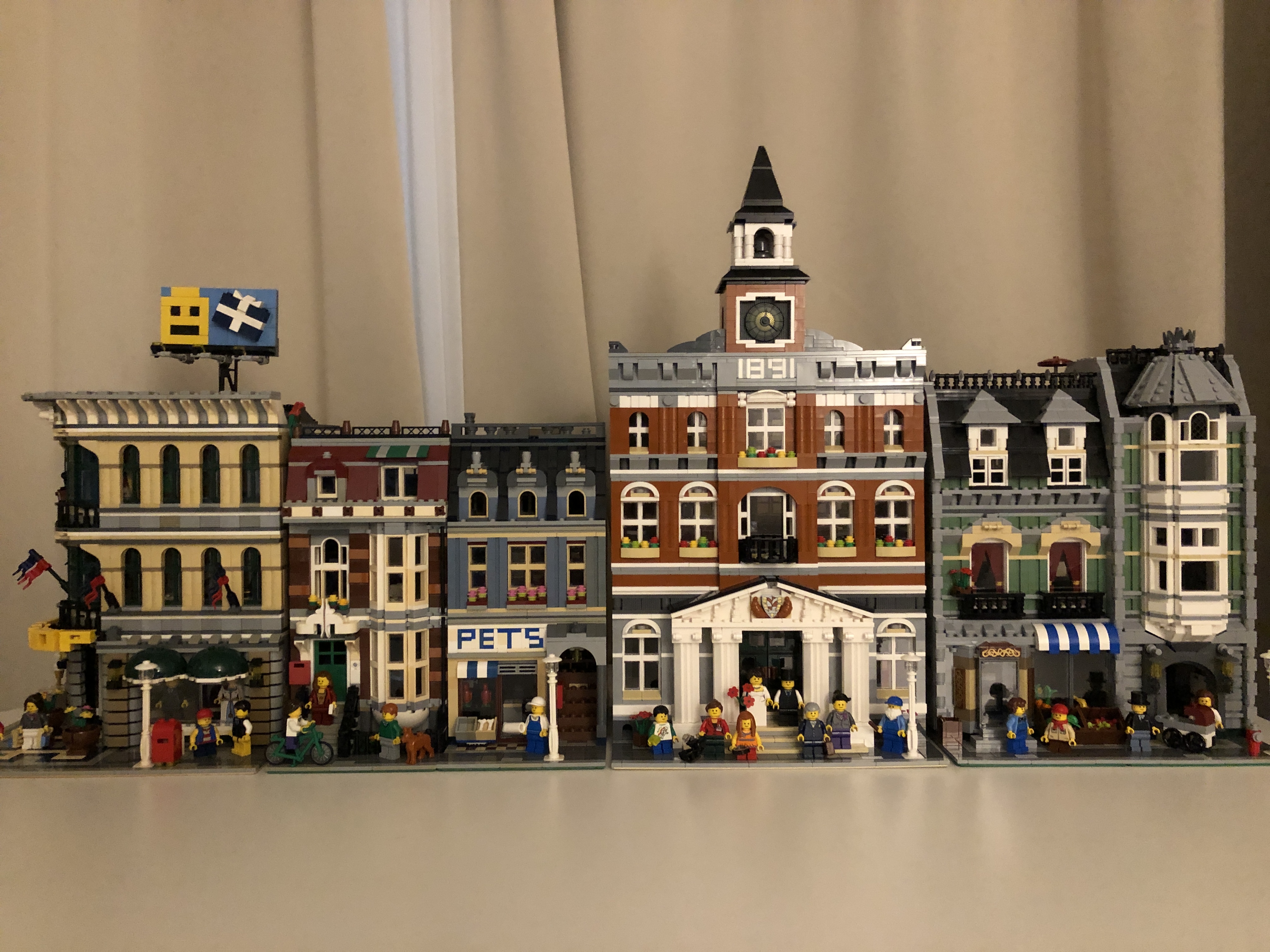 Lego Green Grocer, Lego Town Hall 착용 스타일