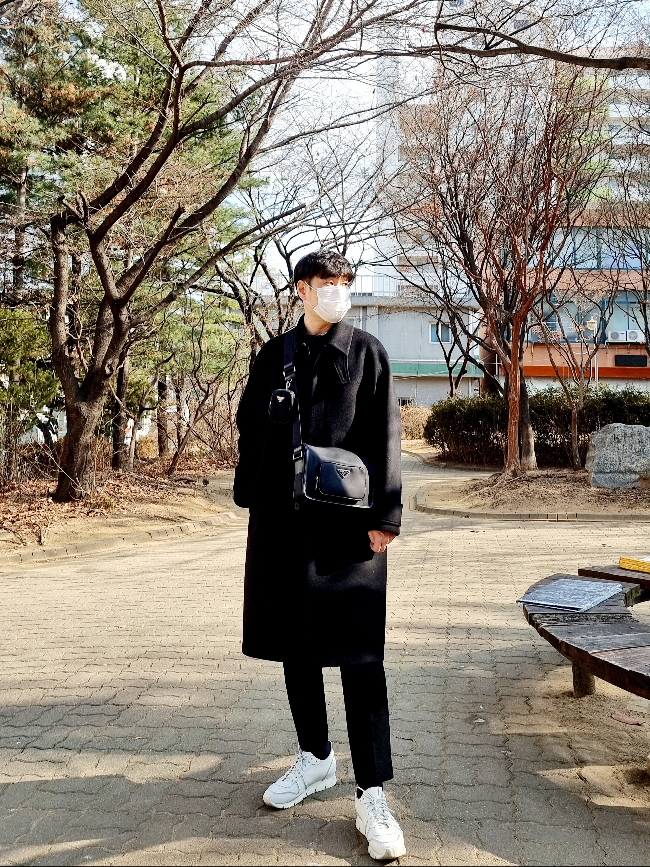 Prada Re-Nylon Shoulder Bag Black 착용 스타일