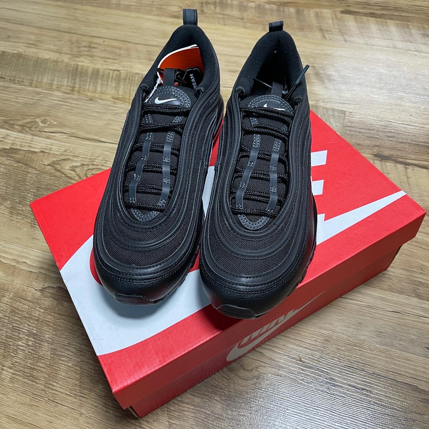 Nike Air Max 97 Black White Anthracite 착용 스타일