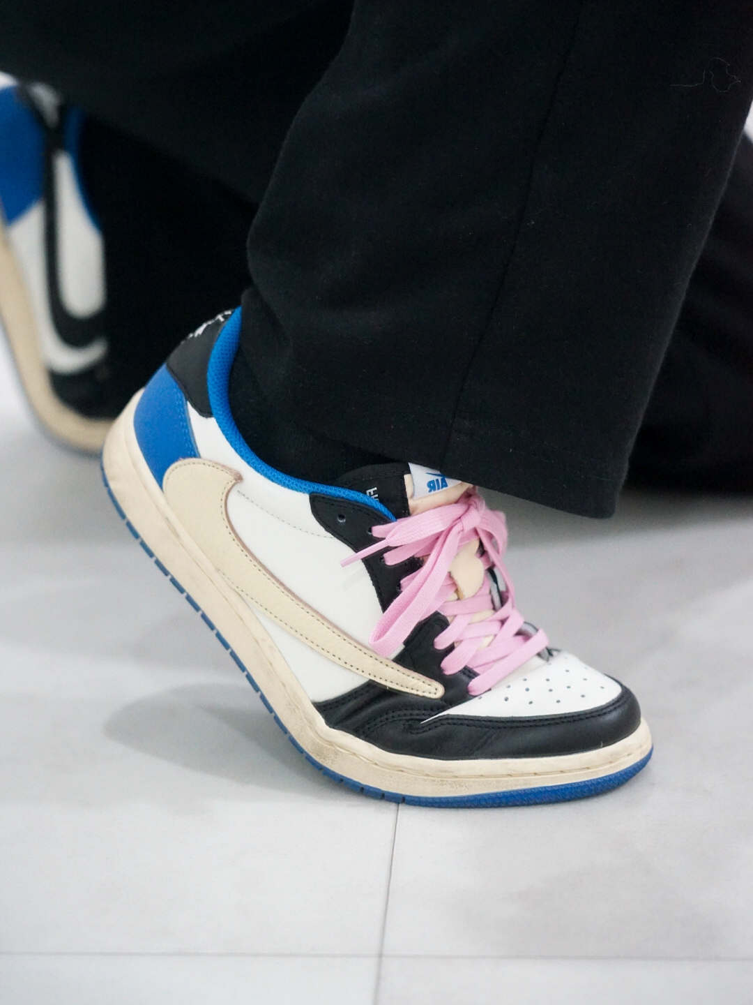 Jordan 1 x Travis Scott x Fragment Retro Low OG SP Military Blue 착용 스타일
