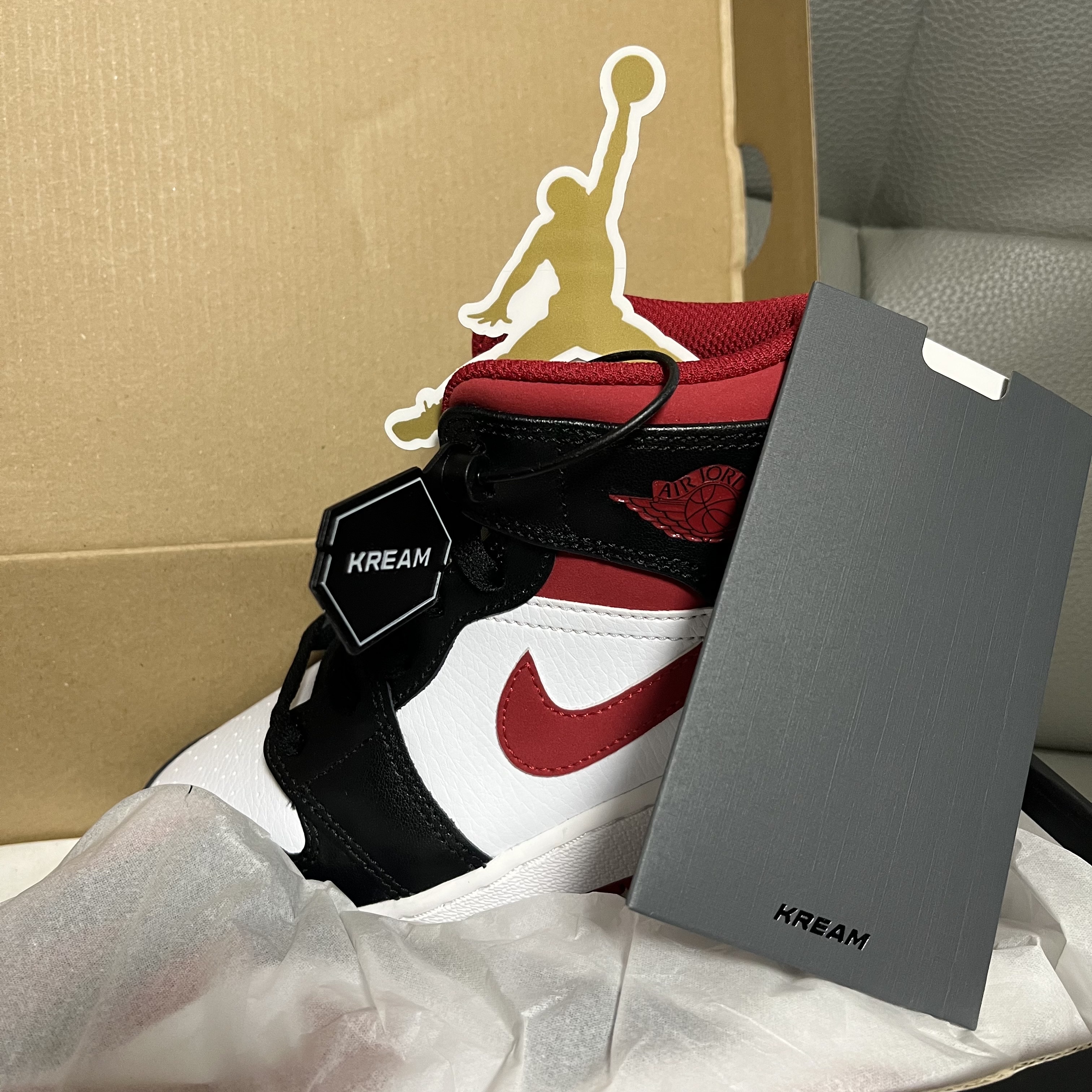 (GS) Jordan 1 Mid Gym Red Black White 착용 스타일 - 3