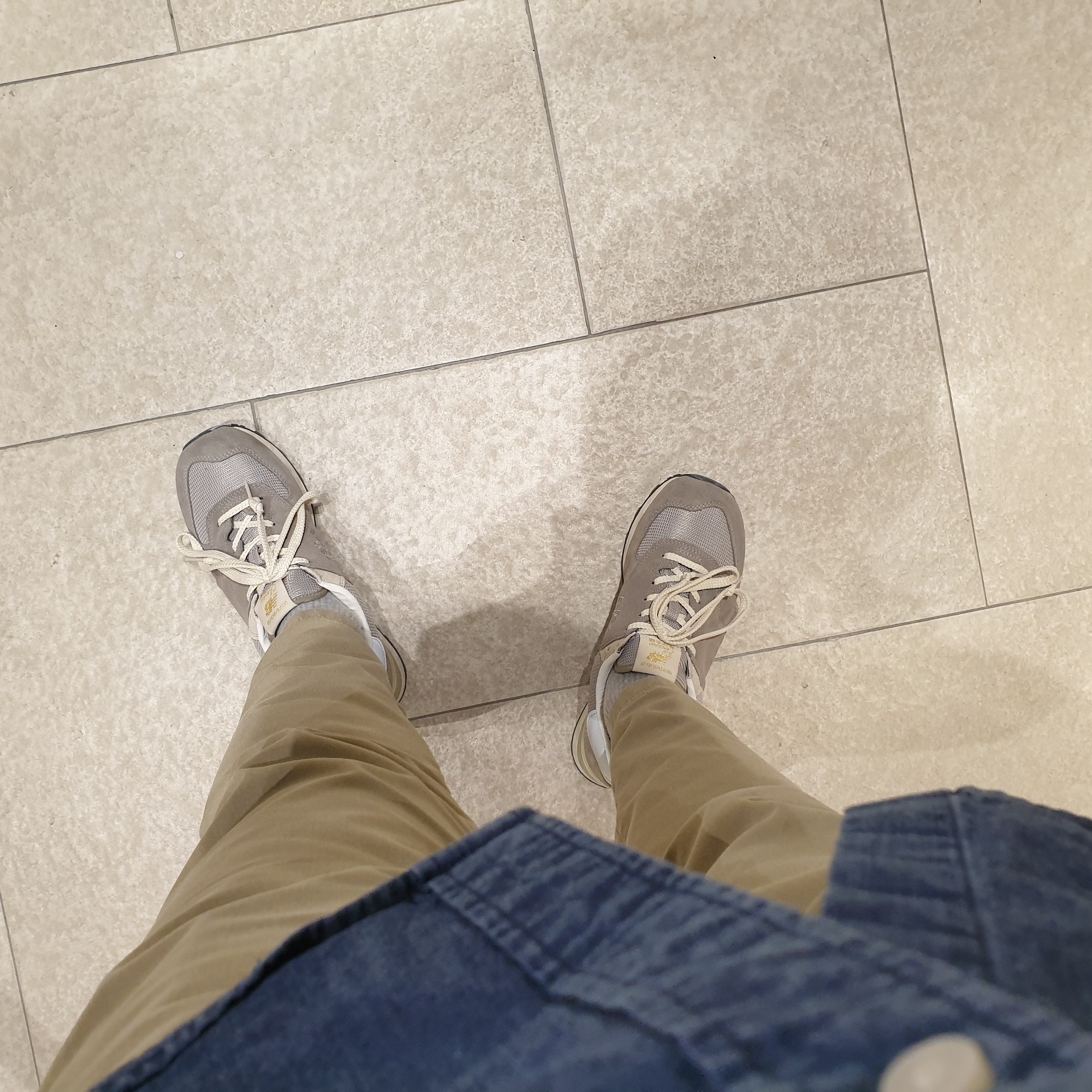 New Balance 574 Grey Day 착용 스타일 - 2