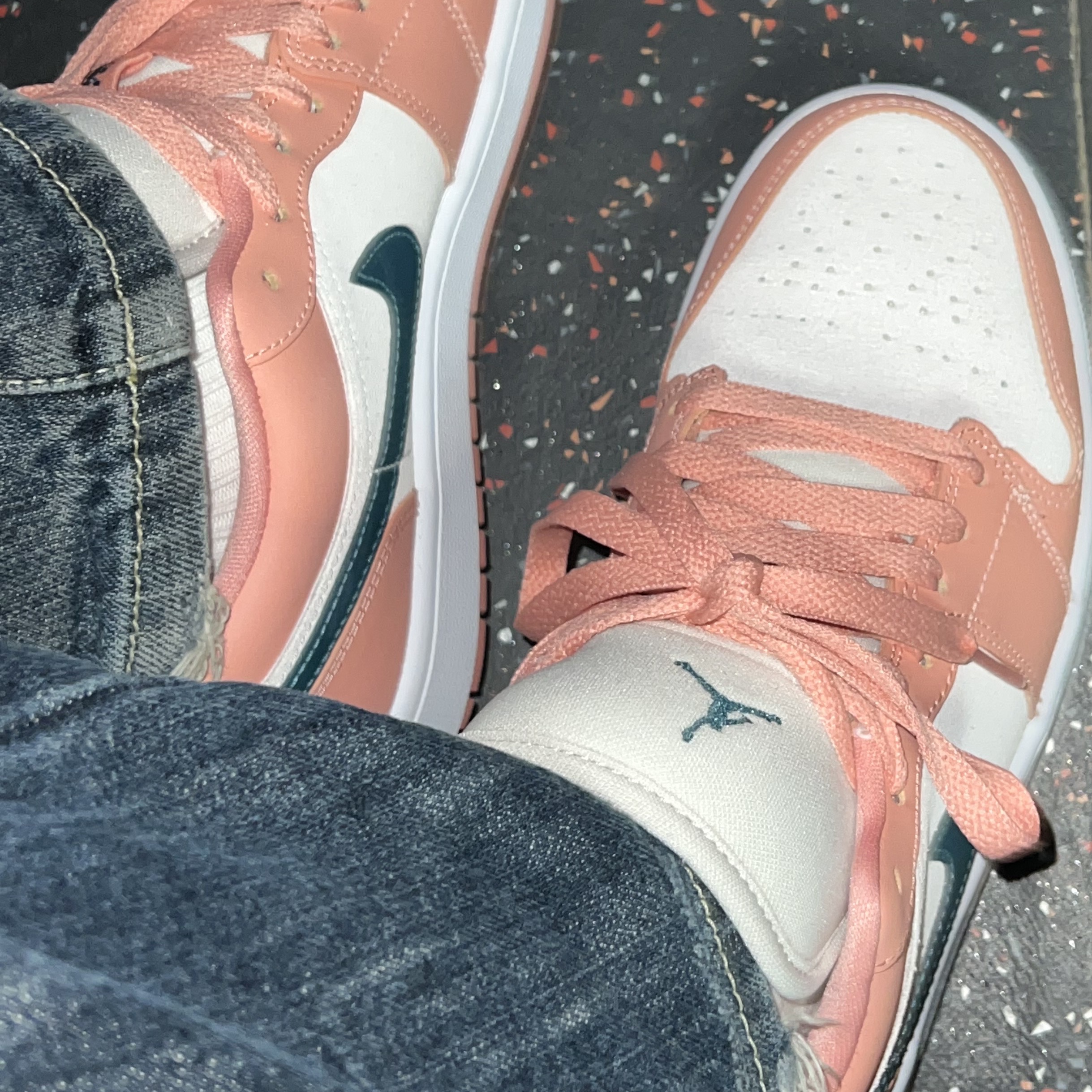 (W) Jordan 1 Low Light Madder Root 착용 스타일 - 3