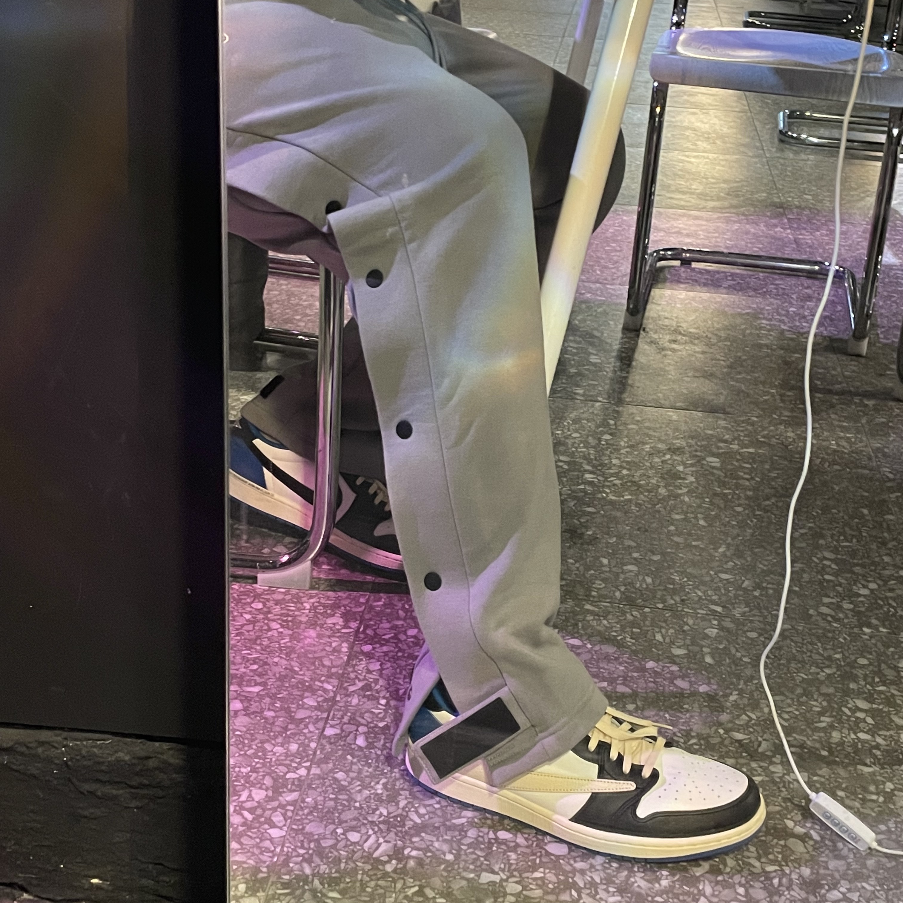 Nike x Fear of God Warm Up Pants Dust, Jordan 1 x Travis Scott x Fragment Retro Low OG SP Military Blue 착용 스타일 - 2