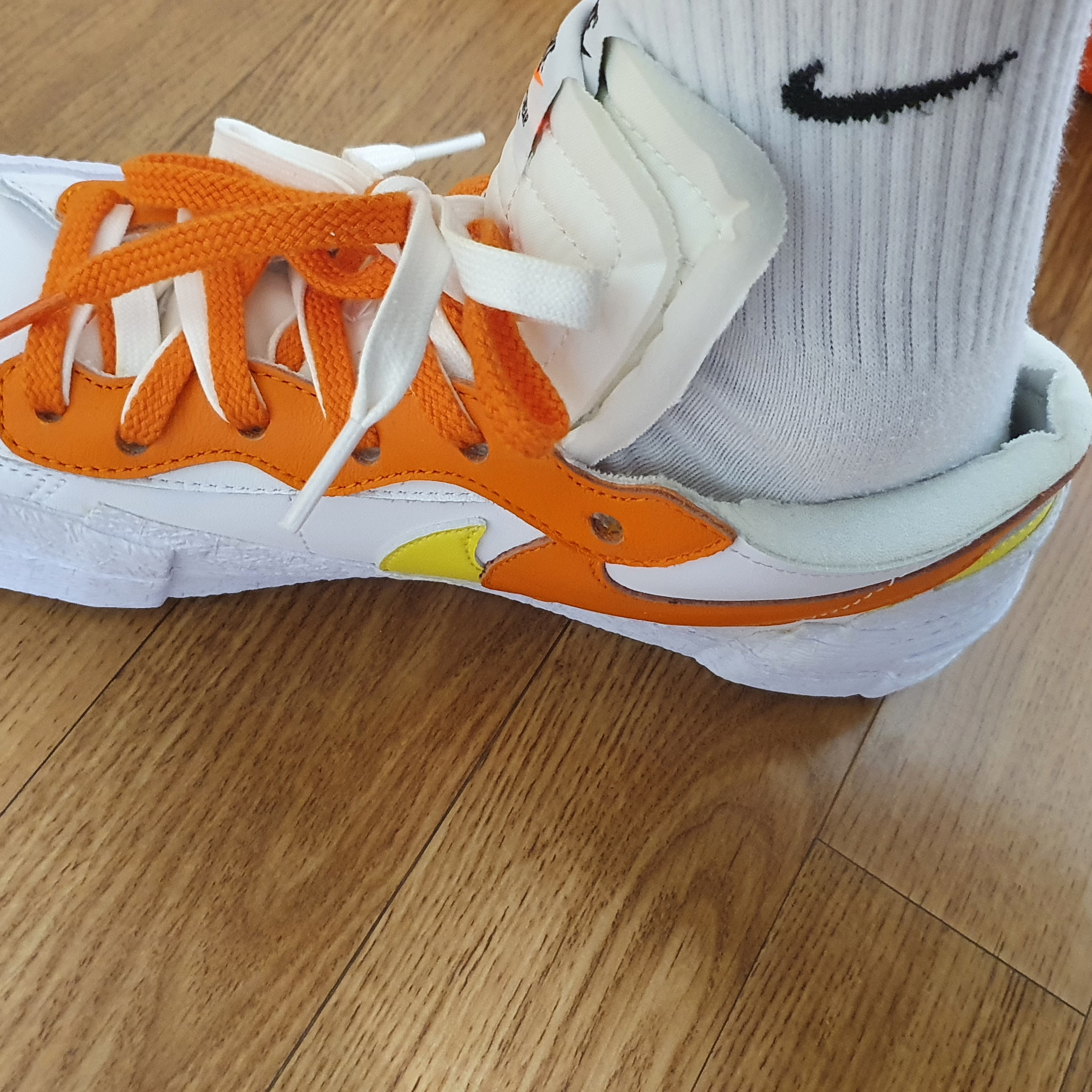Nike x Sacai Blazer Low Magma Orange 착용 스타일 - 2
