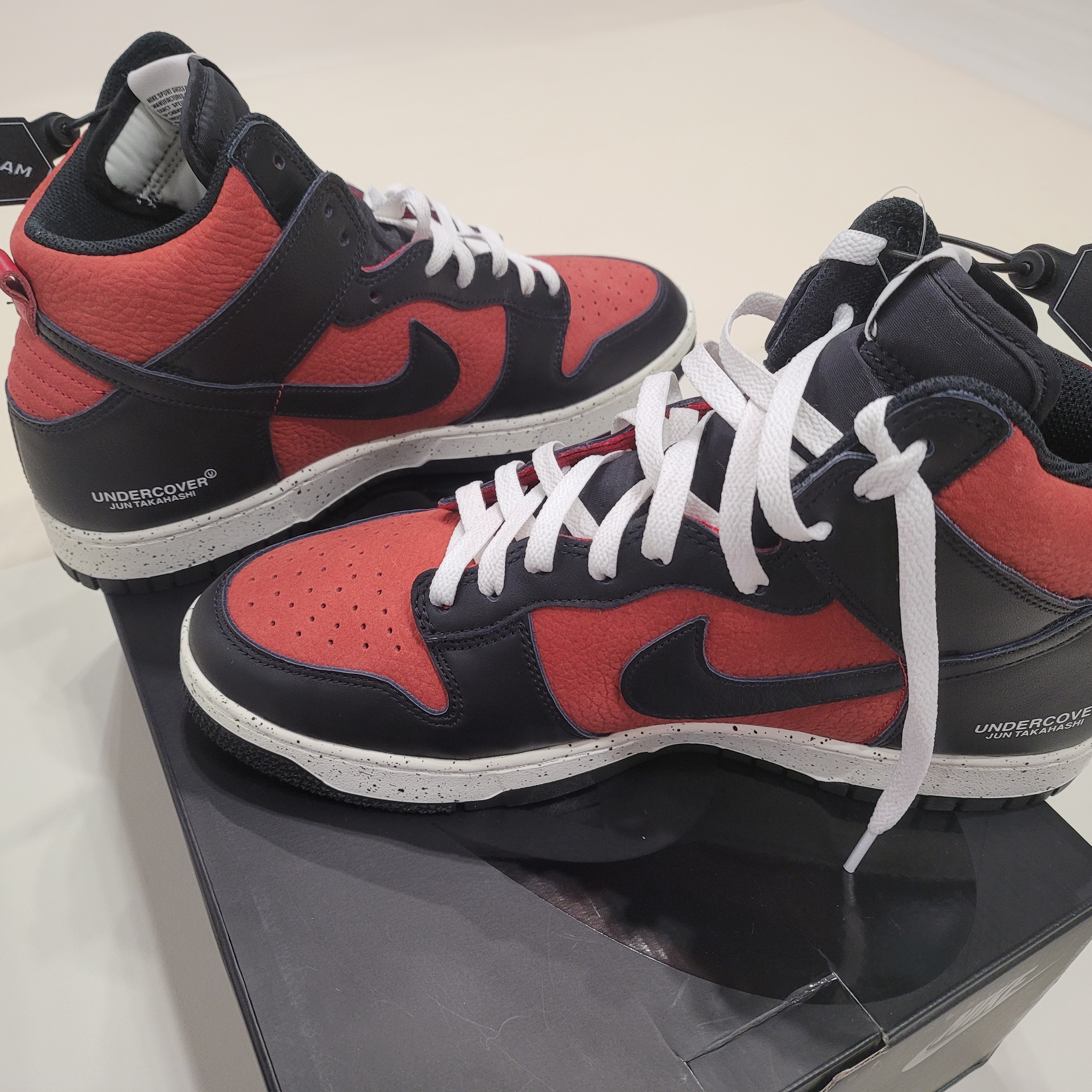 Nike x Undercover Dunk High 1985 Gym Red 착용 스타일 - 2