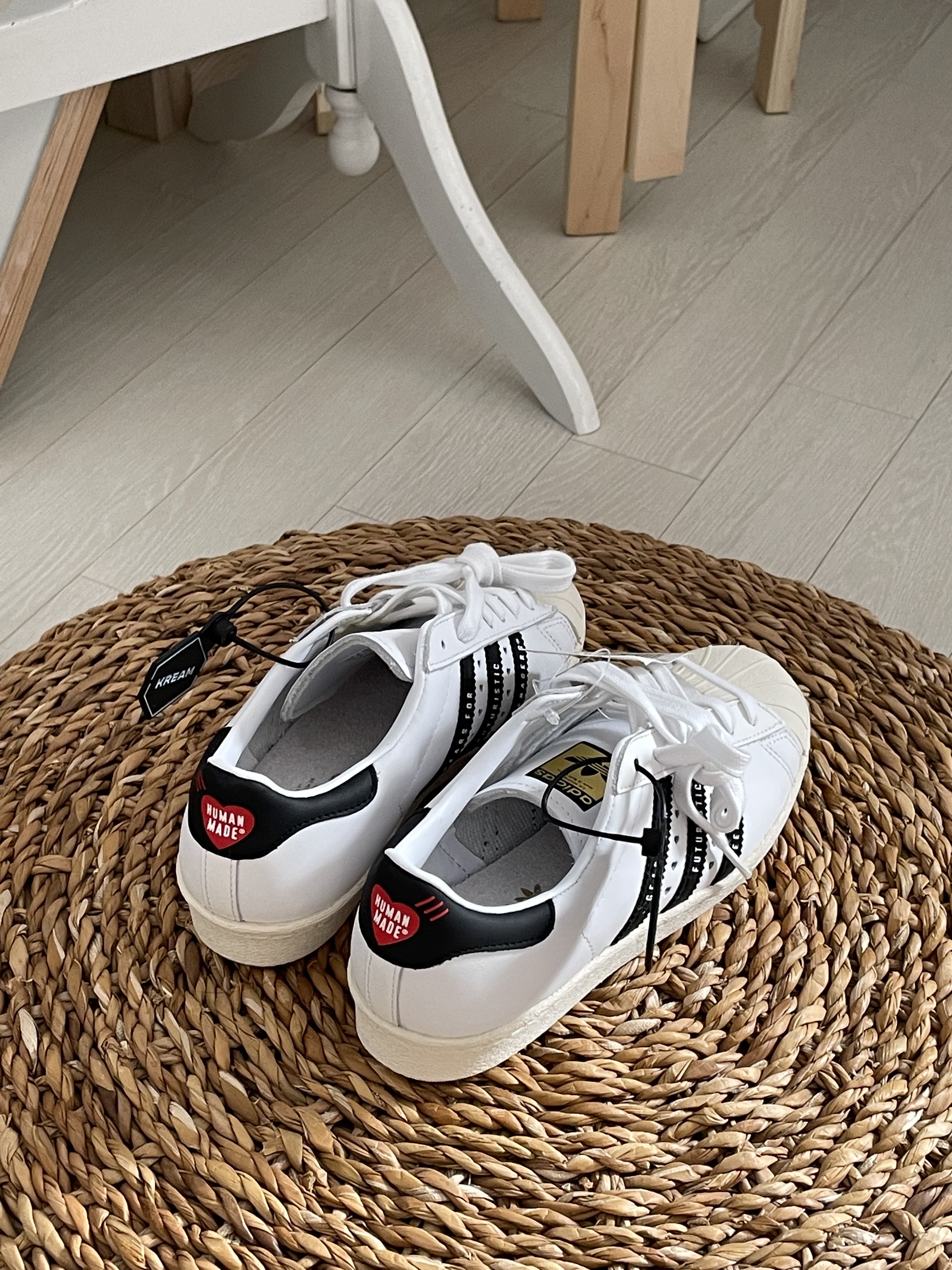 Adidas x Human Made Superstar White Black 착용 스타일 - 2